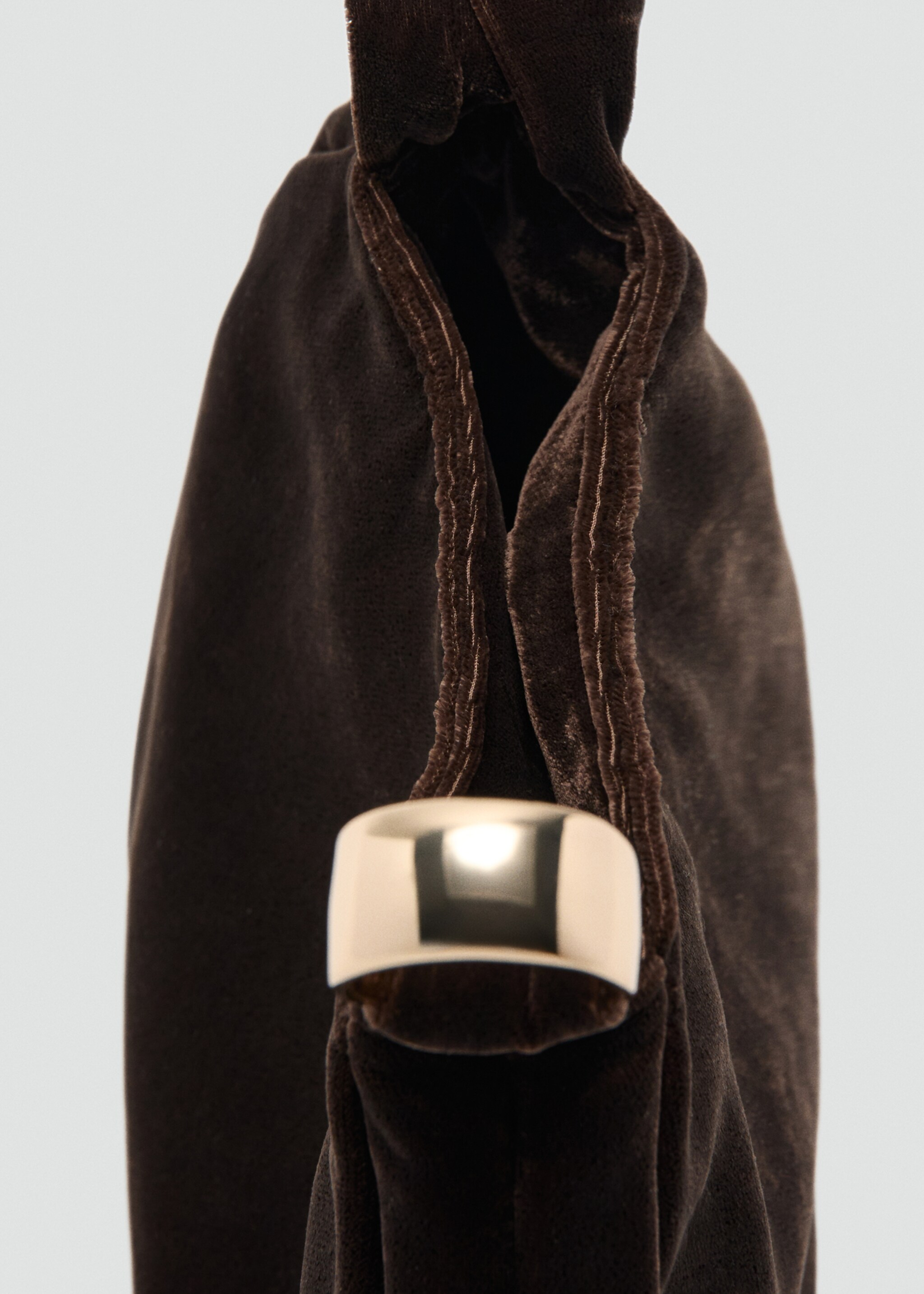 Velvet handbag with metallic detail - Деталь изделия 1, Шоколадный. Ref: 27061199-00.