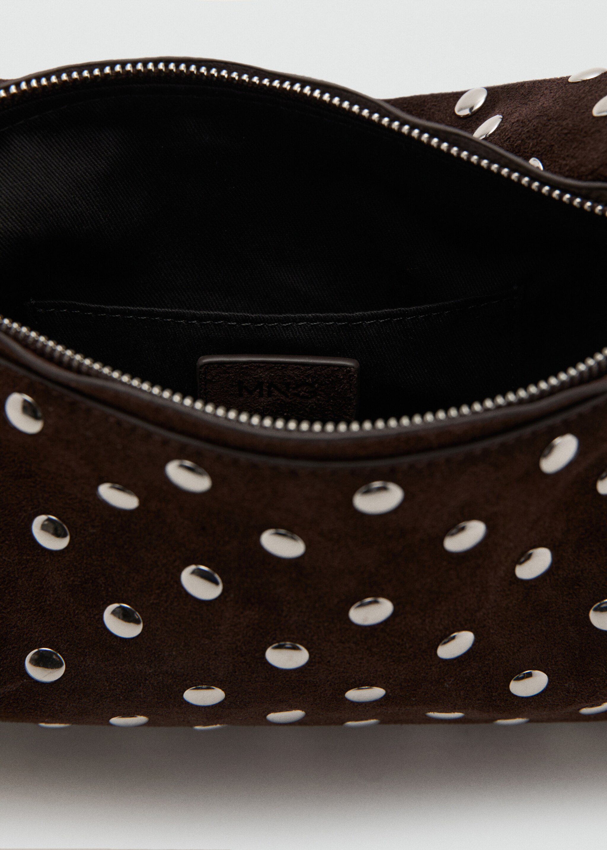 Studded leather shoulder bag - Details of the article 2, Chocolate. Ref: 27061201-00.