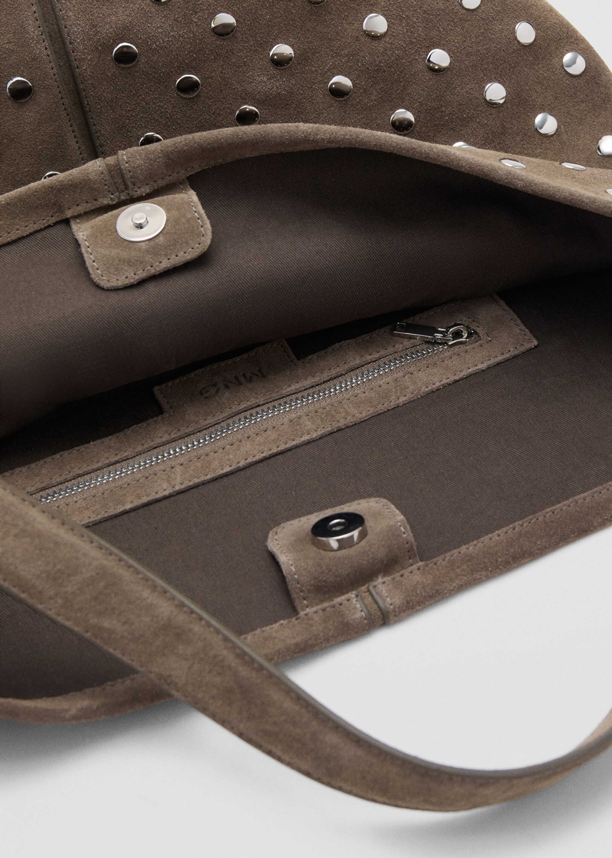 Sac seau en cuir suédé à clous - Détail de l'article 2, Marron moyen. Ref: 27061223-00.