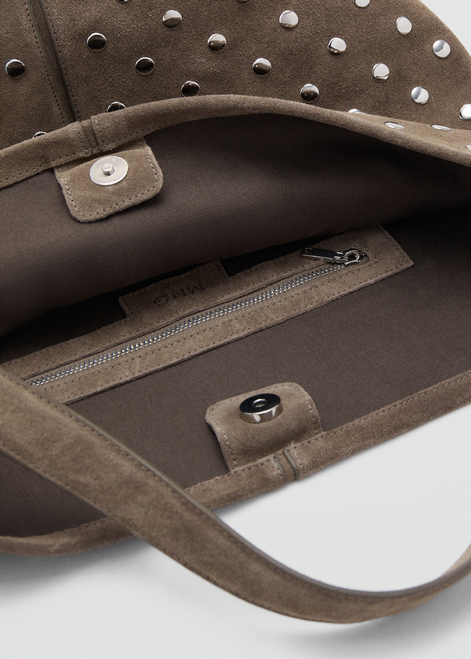 Sac seau en cuir suédé à clous - Détail de l'article 2