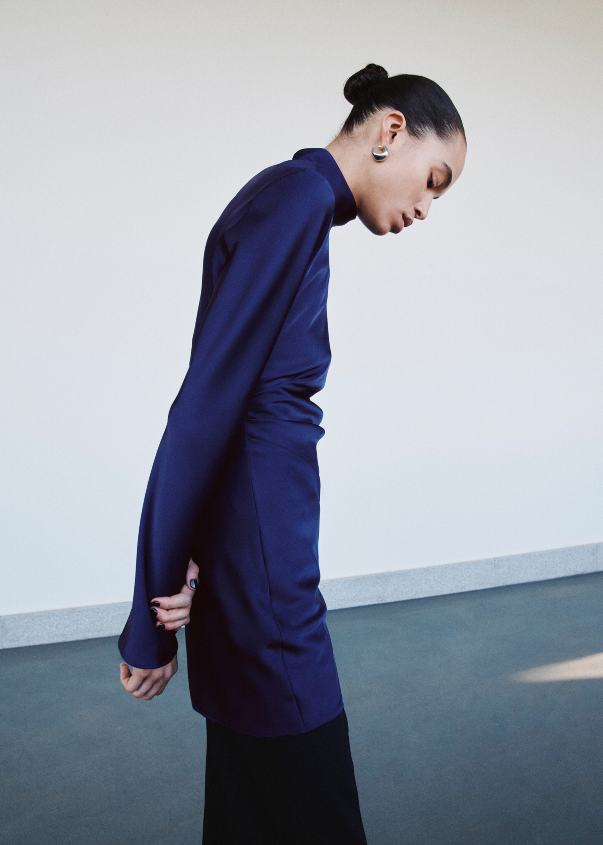 Satin high-neck dress - Medium plane, Indigo Blue. Ref: 27061238-00.