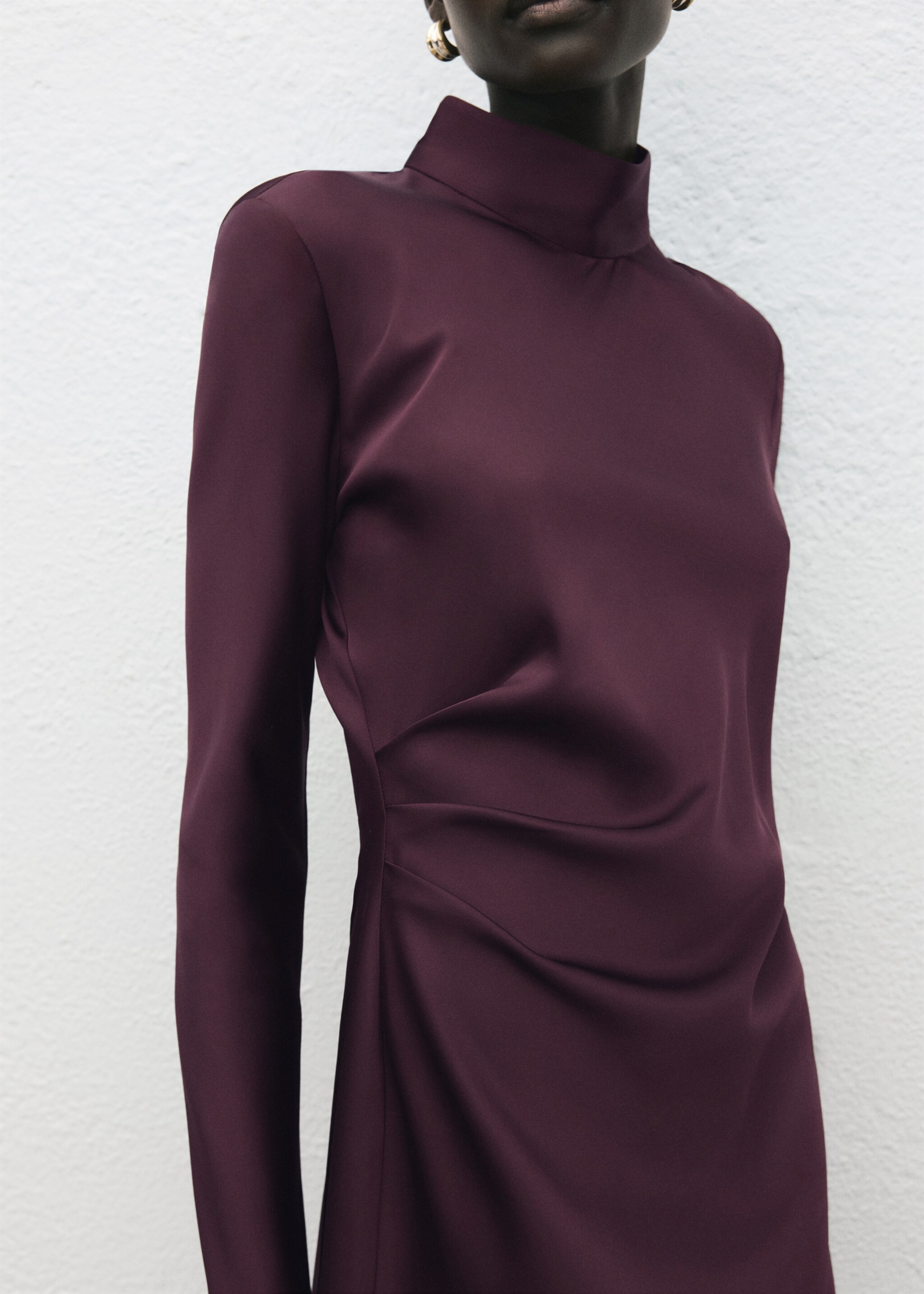 Satin high-neck dress - Details of the article 6, Cherry. Ref: 27061238-00.