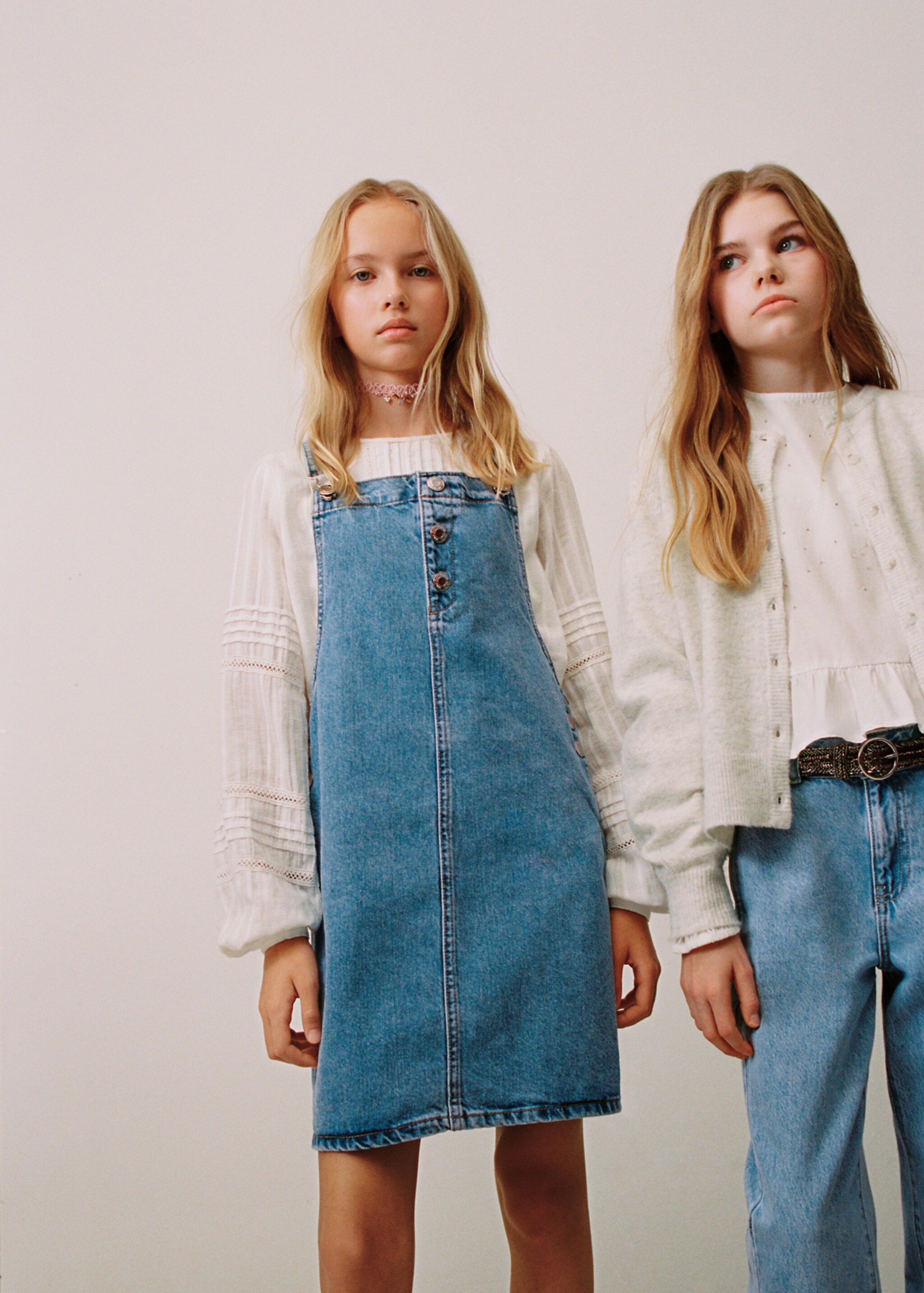 Short denim pinafore - Details of the article 5, Medium Blue. Ref: 27061240-00.