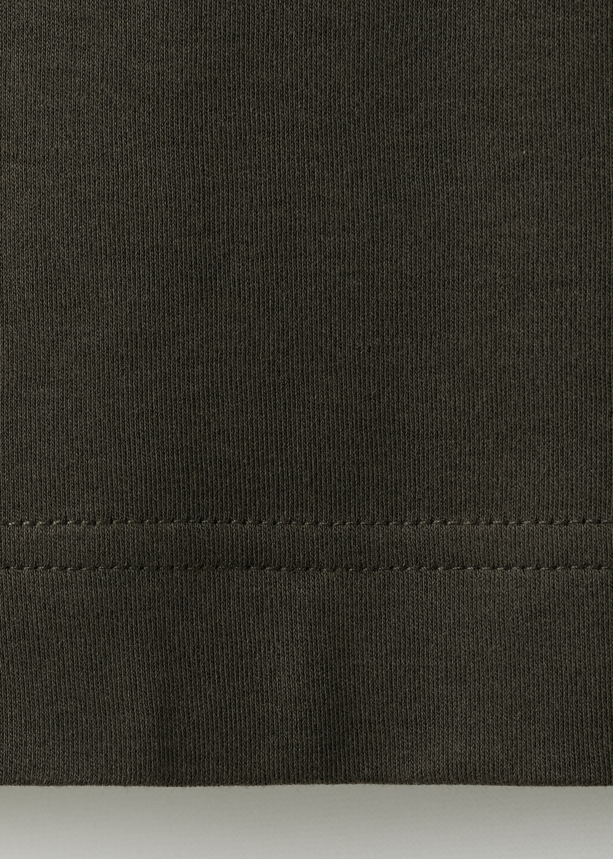 Long sleeve regular fit T-shirt - Details of the article 0, Chocolate. Ref: 27061254-00.