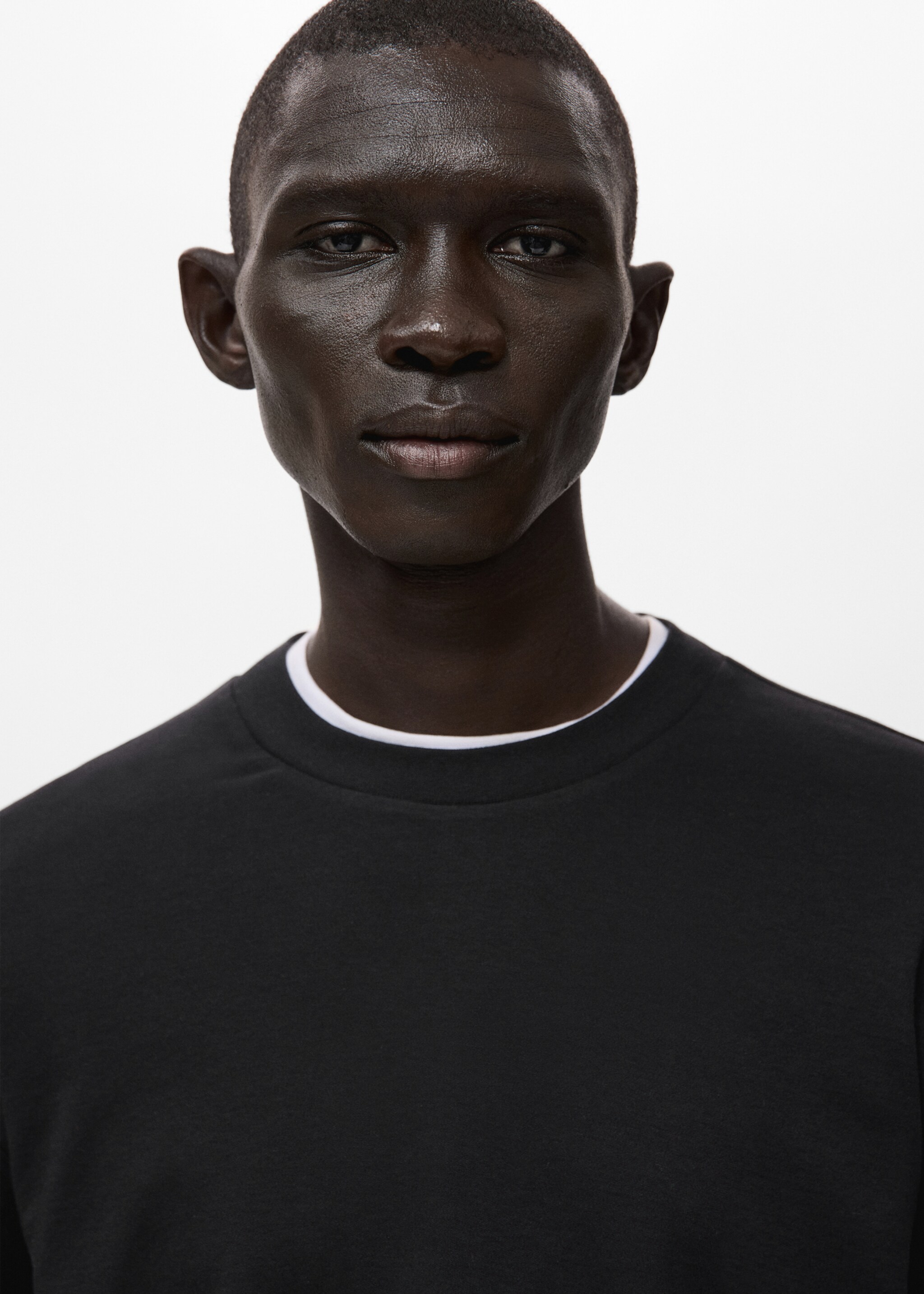 Long sleeve regular fit T-shirt - Details of the article 1, Black. Ref: 27061254-00.