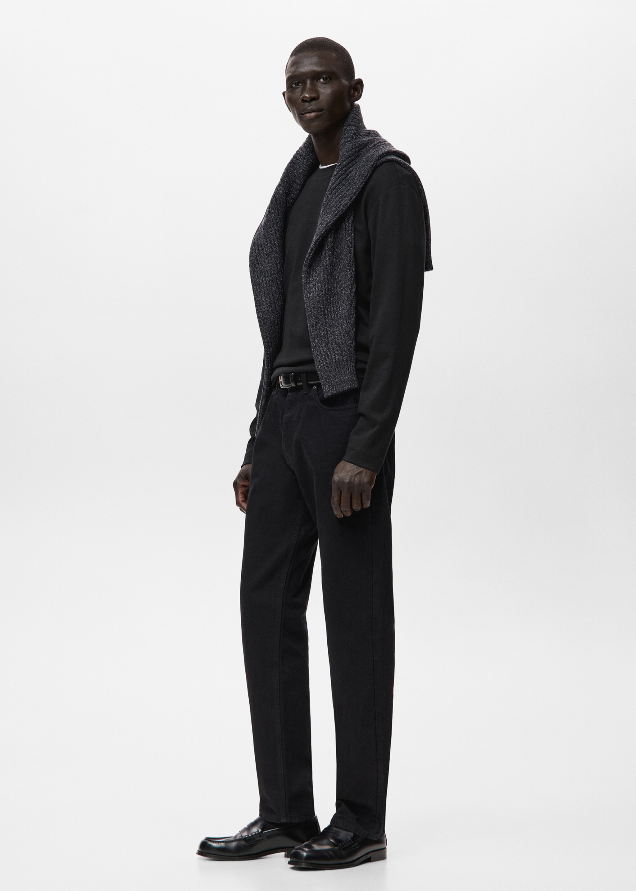 Long sleeve regular fit T-shirt - Details of the article 2, Black. Ref: 27061254-00.