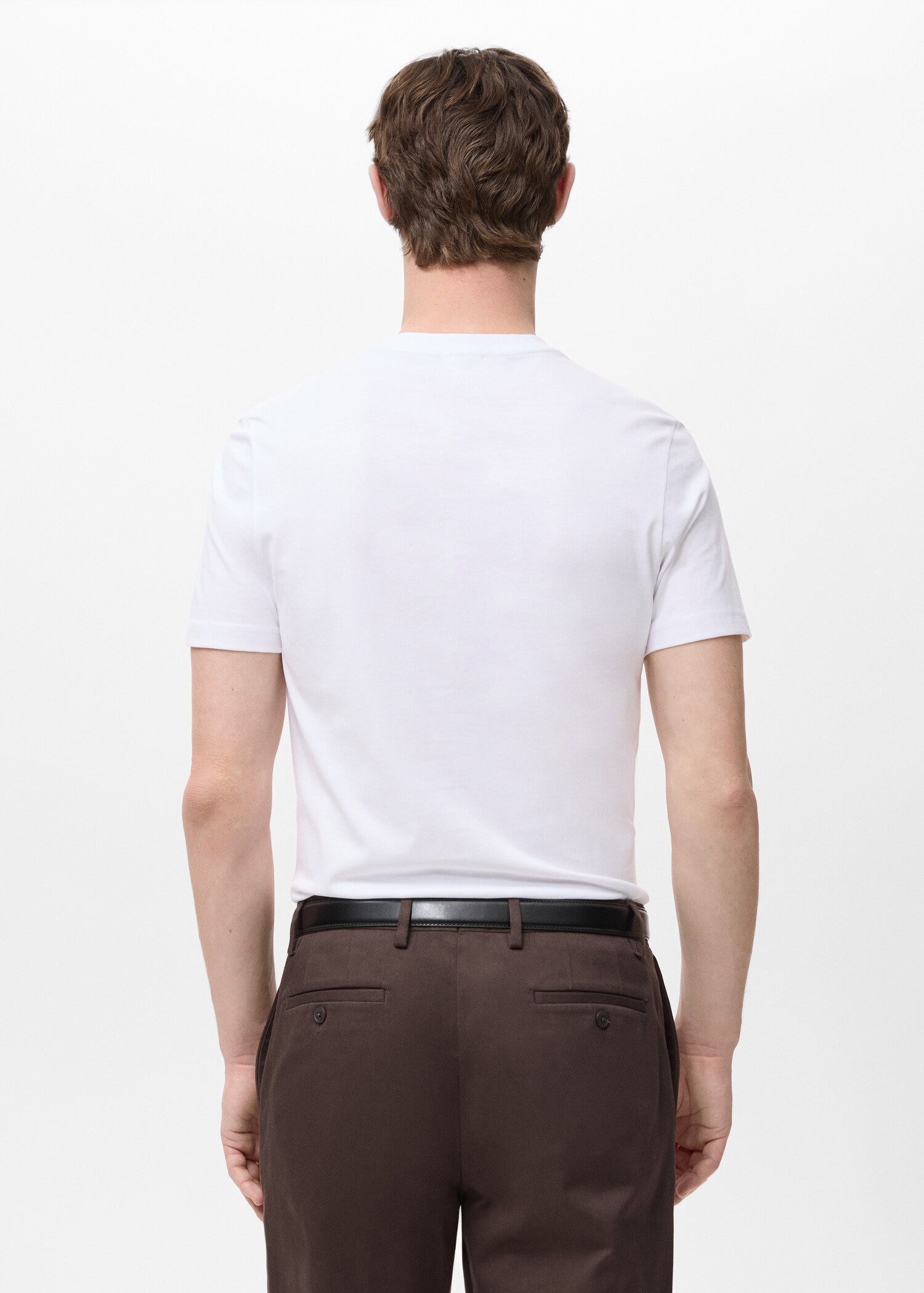 Camiseta 100% algodón cuello pico slim fit - Reverso del artículo