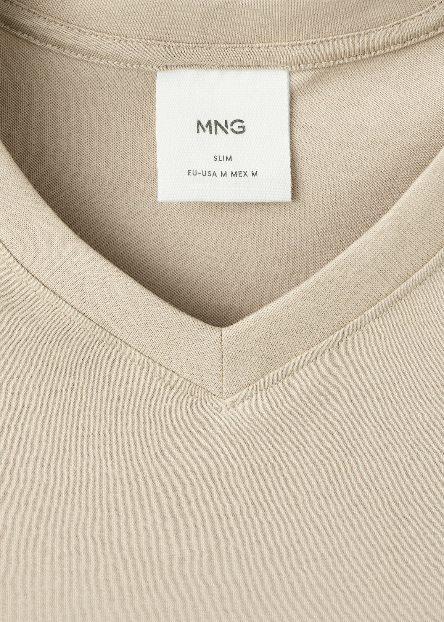 100% cotton slim-fit V-neck t-shirt - Details of the article 8