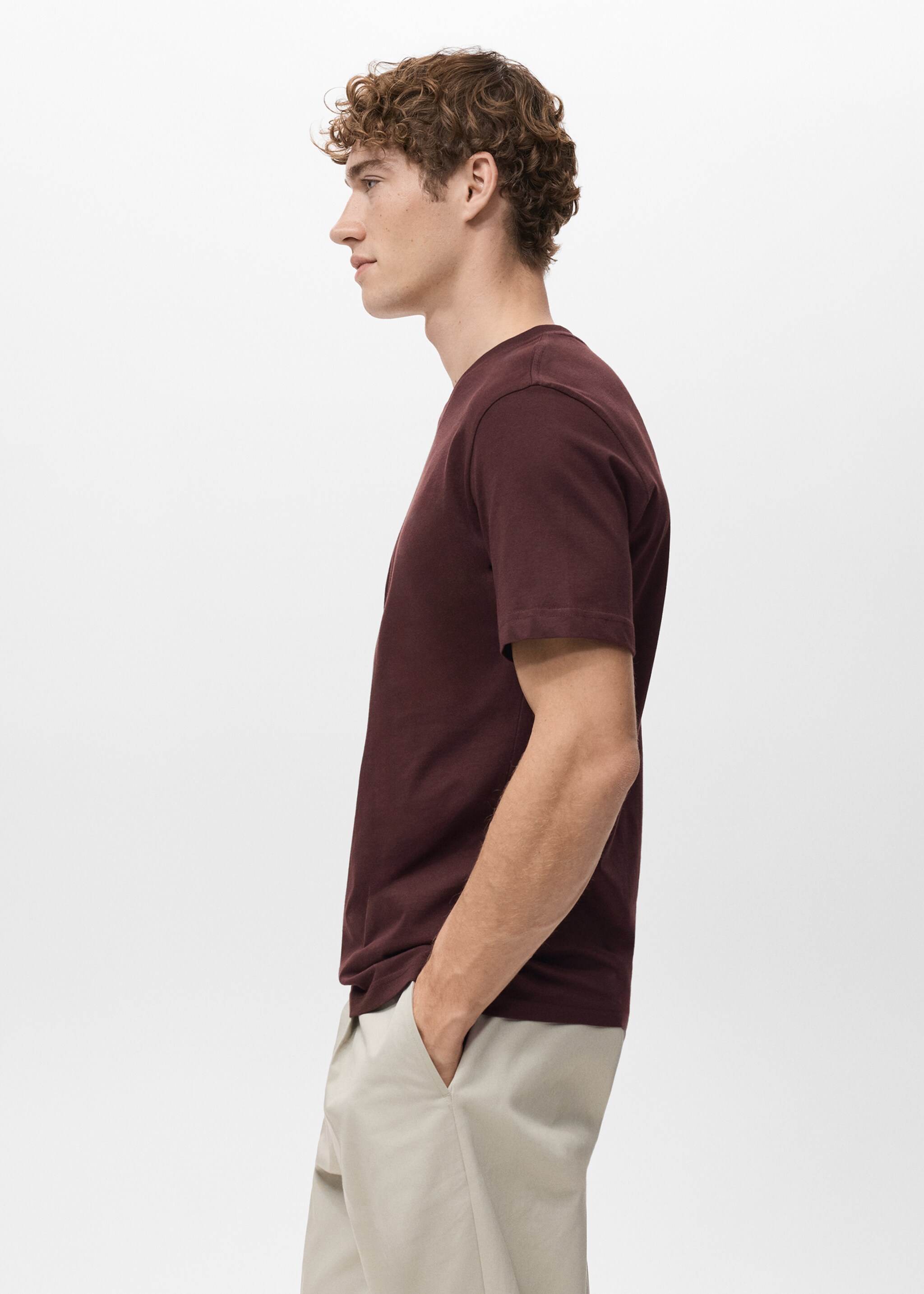 T-shirt 100 % coton col V slim-fit - Détail de l'article 2, Bordeaux. Ref: 27061261-00.