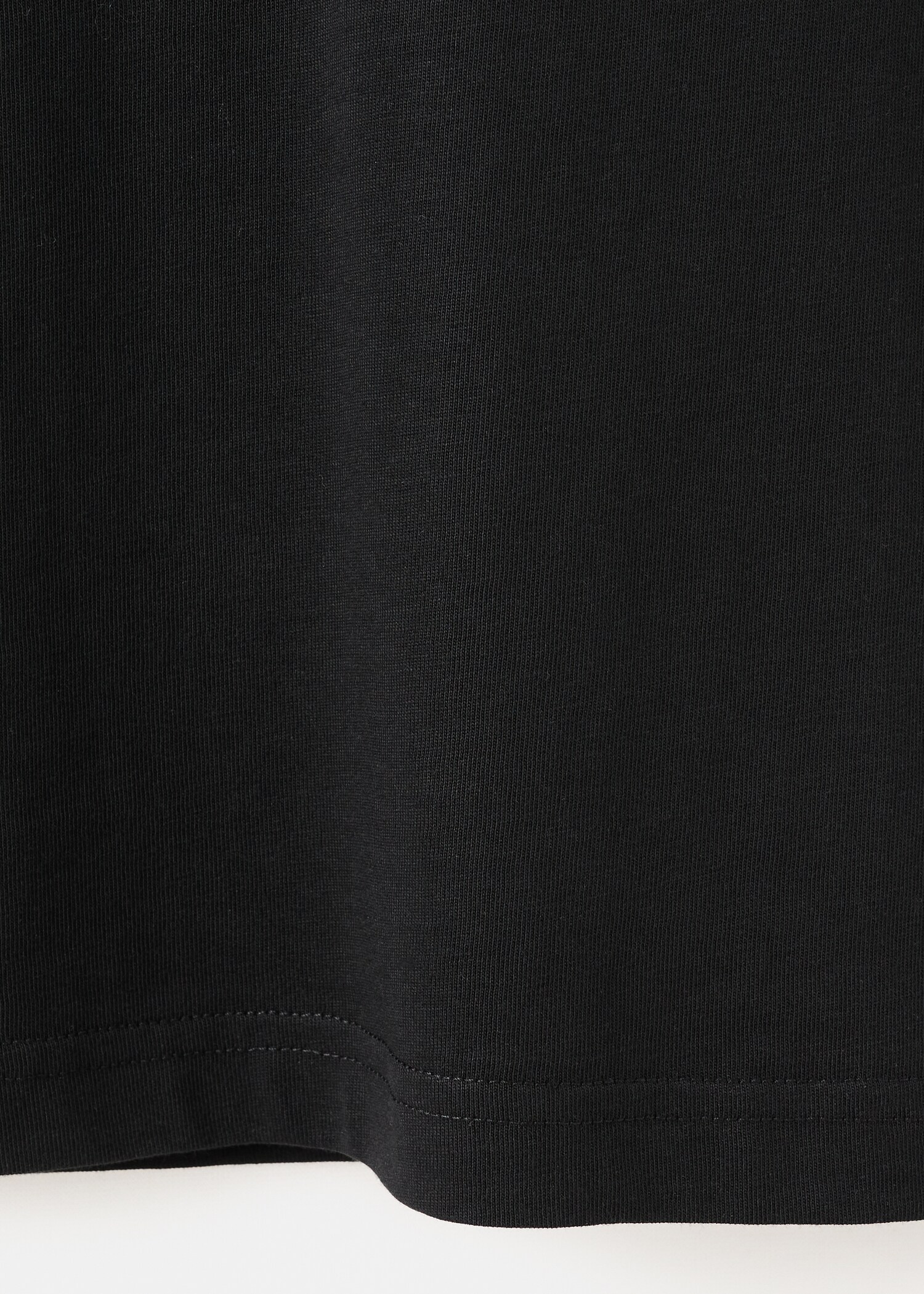 100% cotton slim-fit V-neck t-shirt - Details of the article 0