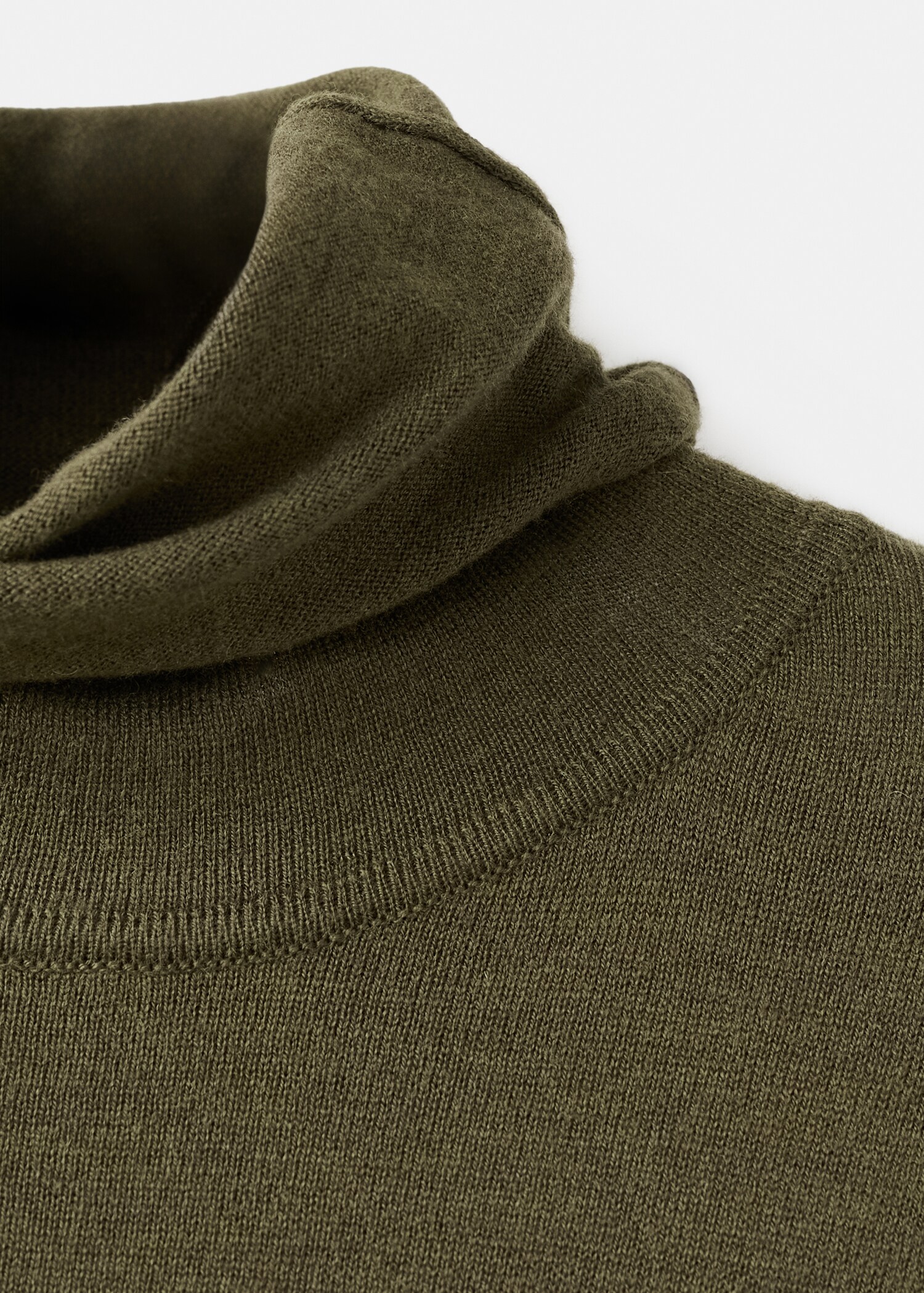 فستان برقبة عالية مع دبوس زينة - تفاصيل المنتج 0