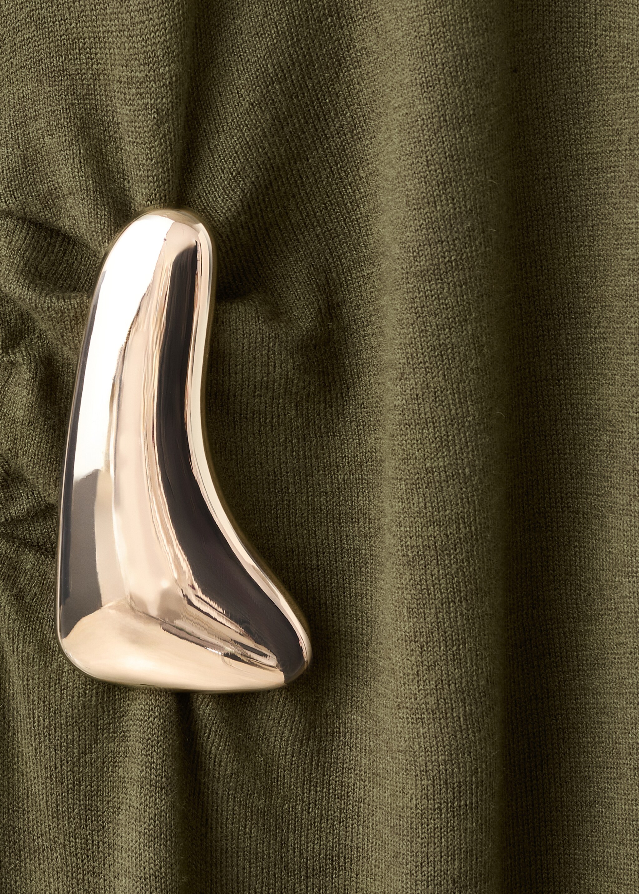 فستان برقبة عالية مع دبوس زينة - تفاصيل المنتج 8, أسمر ضارب إلى الصفرة. Ref: 27061265-00.