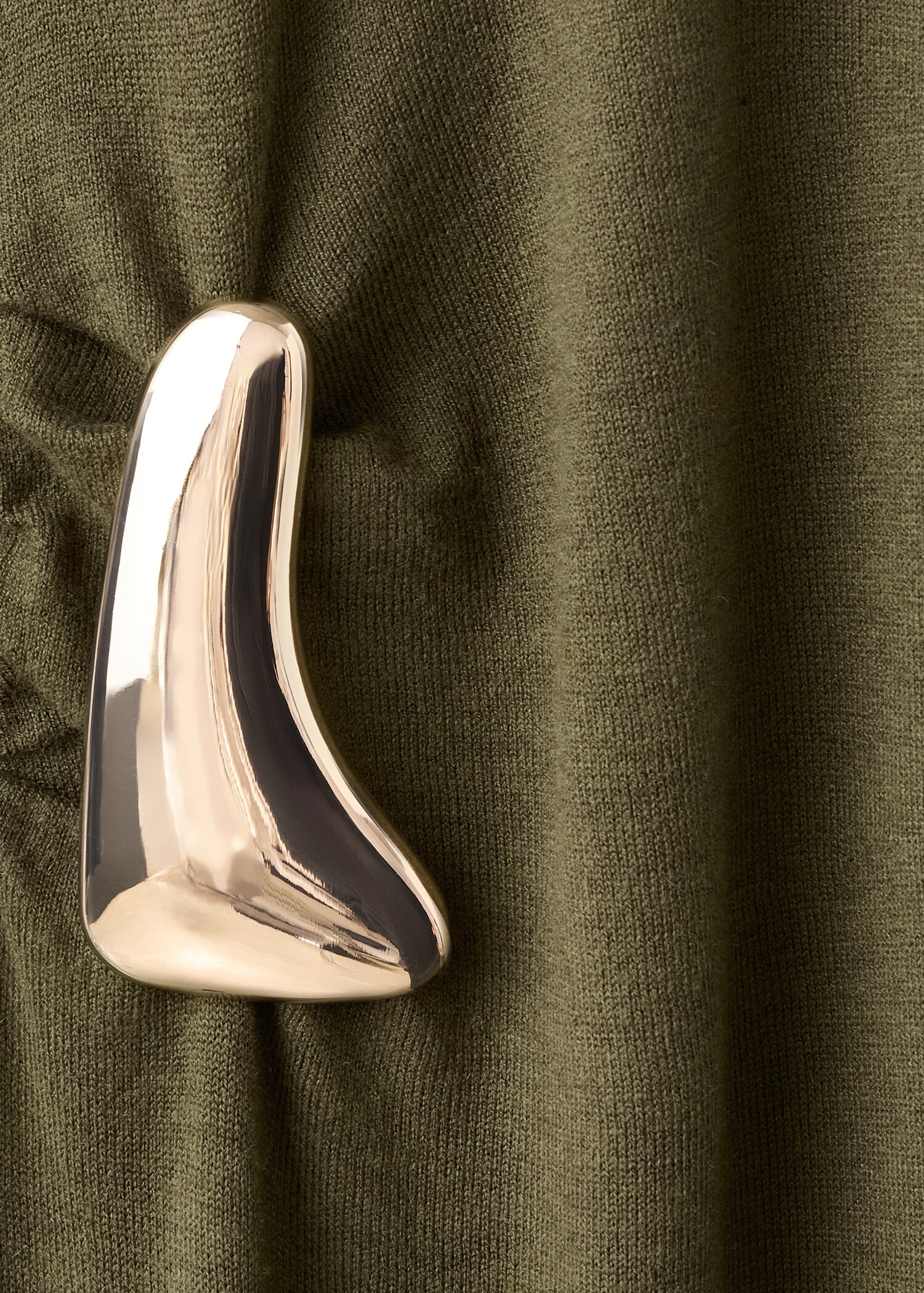 فستان برقبة عالية مع دبوس زينة - تفاصيل المنتج 8