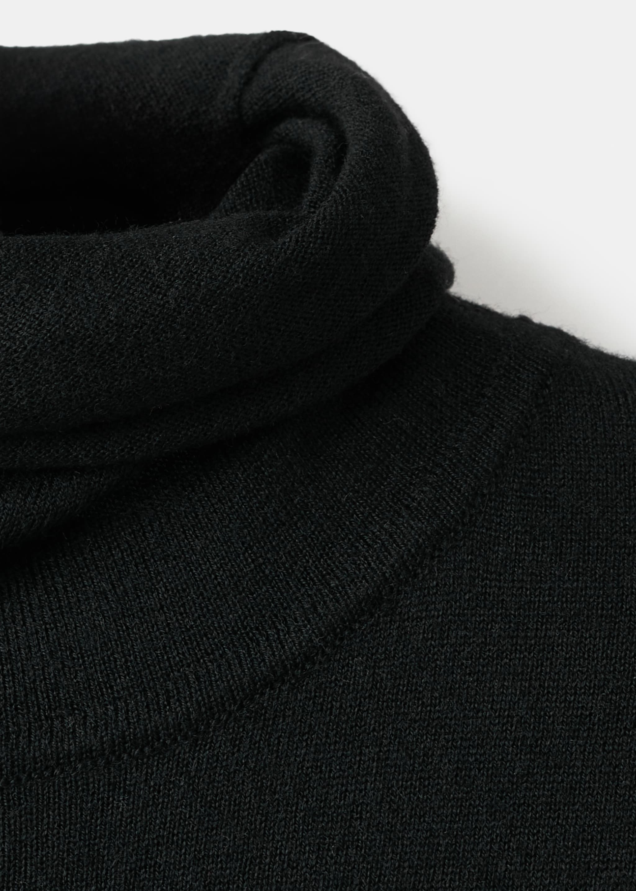 Robe col montant broche - Détail de l'article 0, Noir. Ref: 27061265-00.