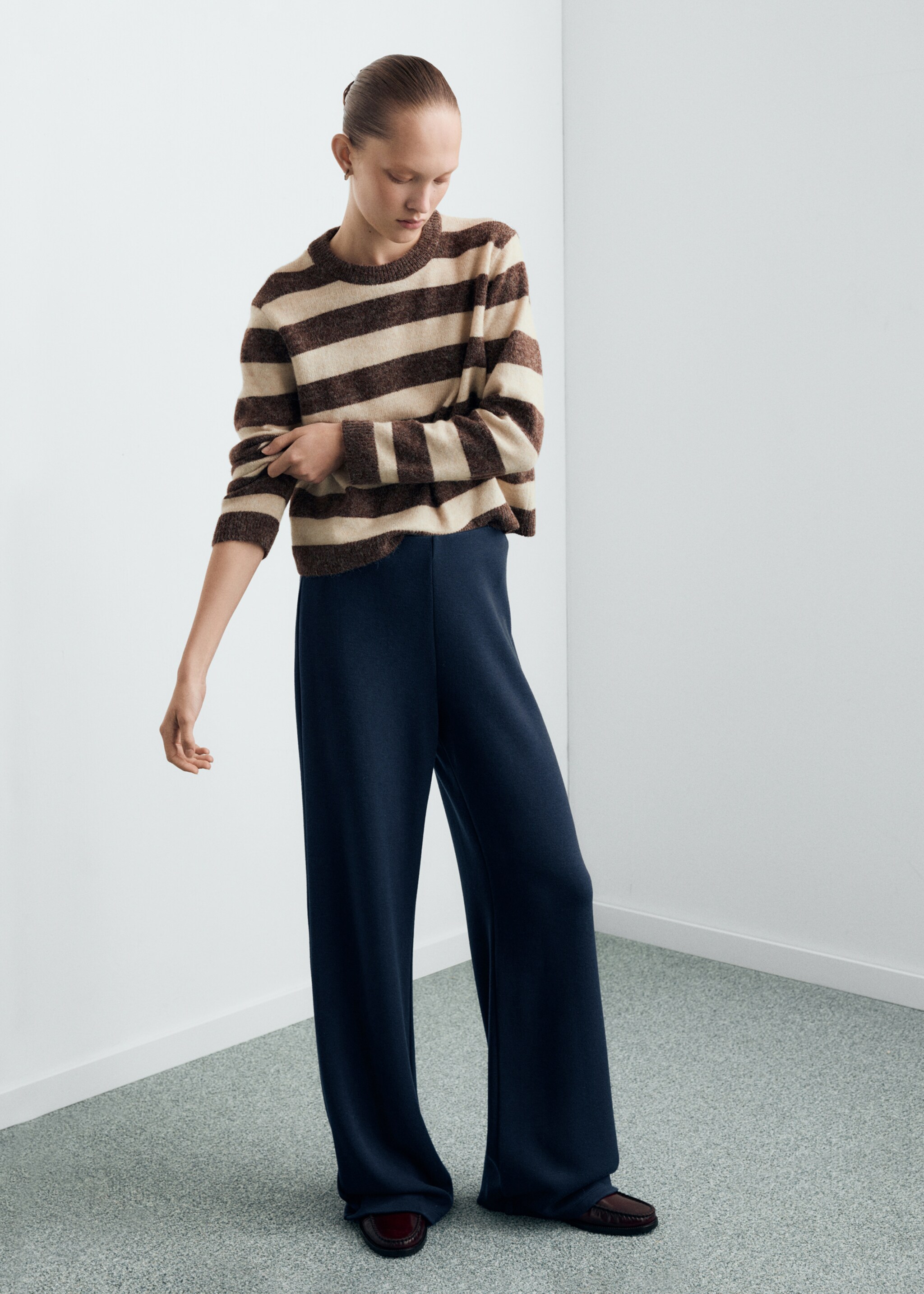 Straight-fit trousers with elastic waist - Details of the article 1, Navy. Ref: 27061274-00.