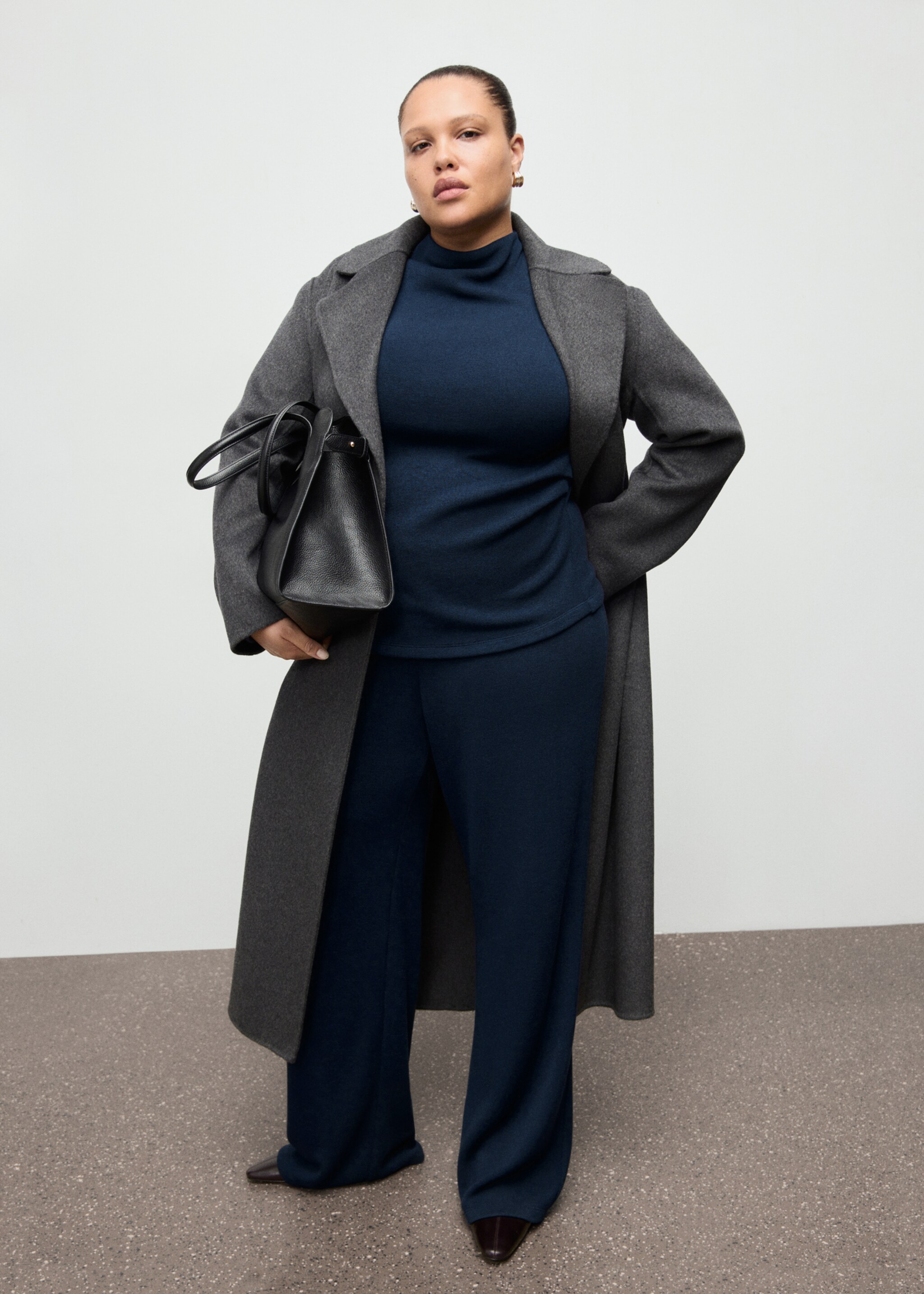 Straight-fit trousers with elastic waist - Details of the article 3, Navy. Ref: 27061274-00.