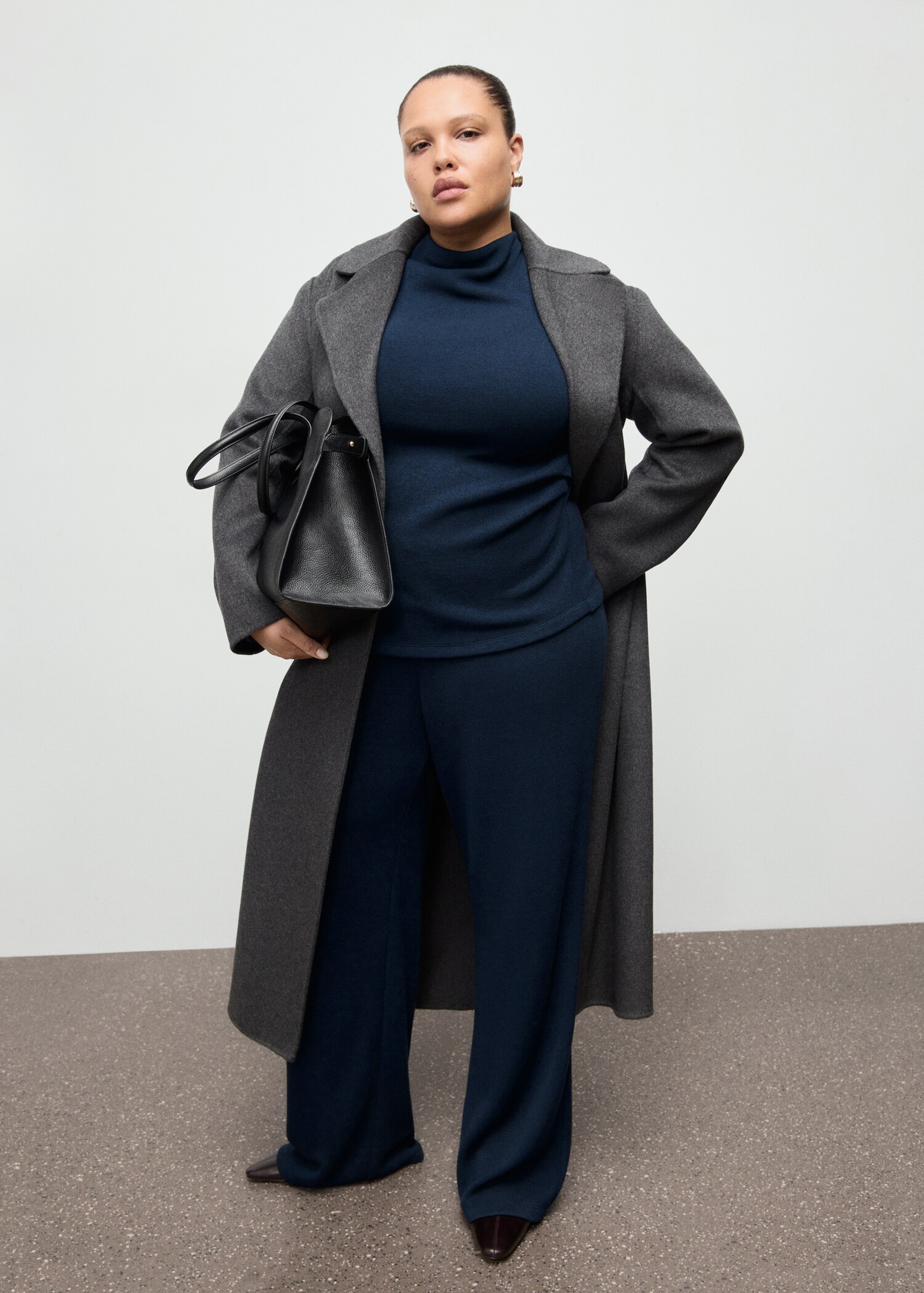 Straight-fit trousers with elastic waist - Details of the article 3