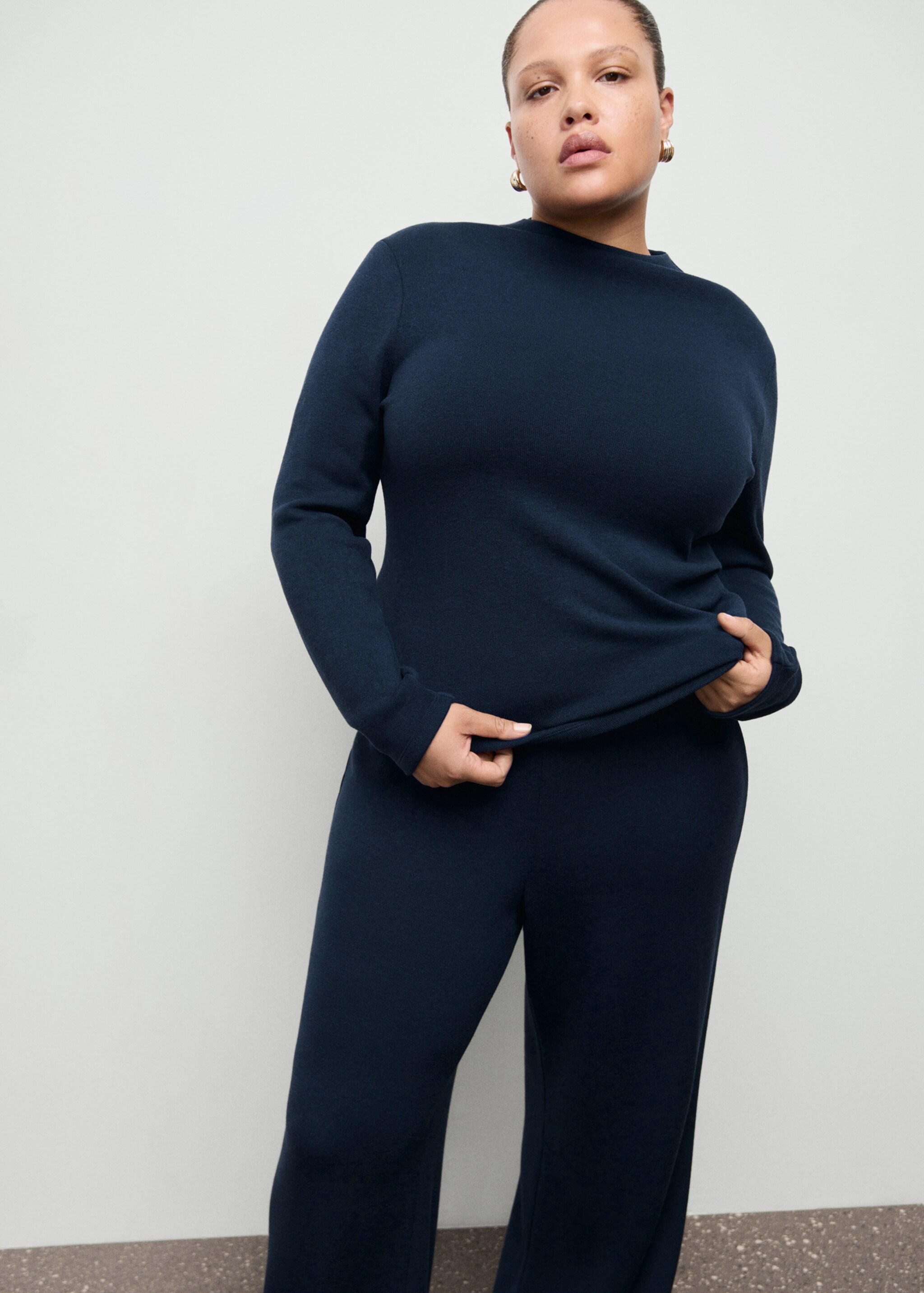 Straight-fit trousers with elastic waist - Details of the article 5, Navy. Ref: 27061274-00.