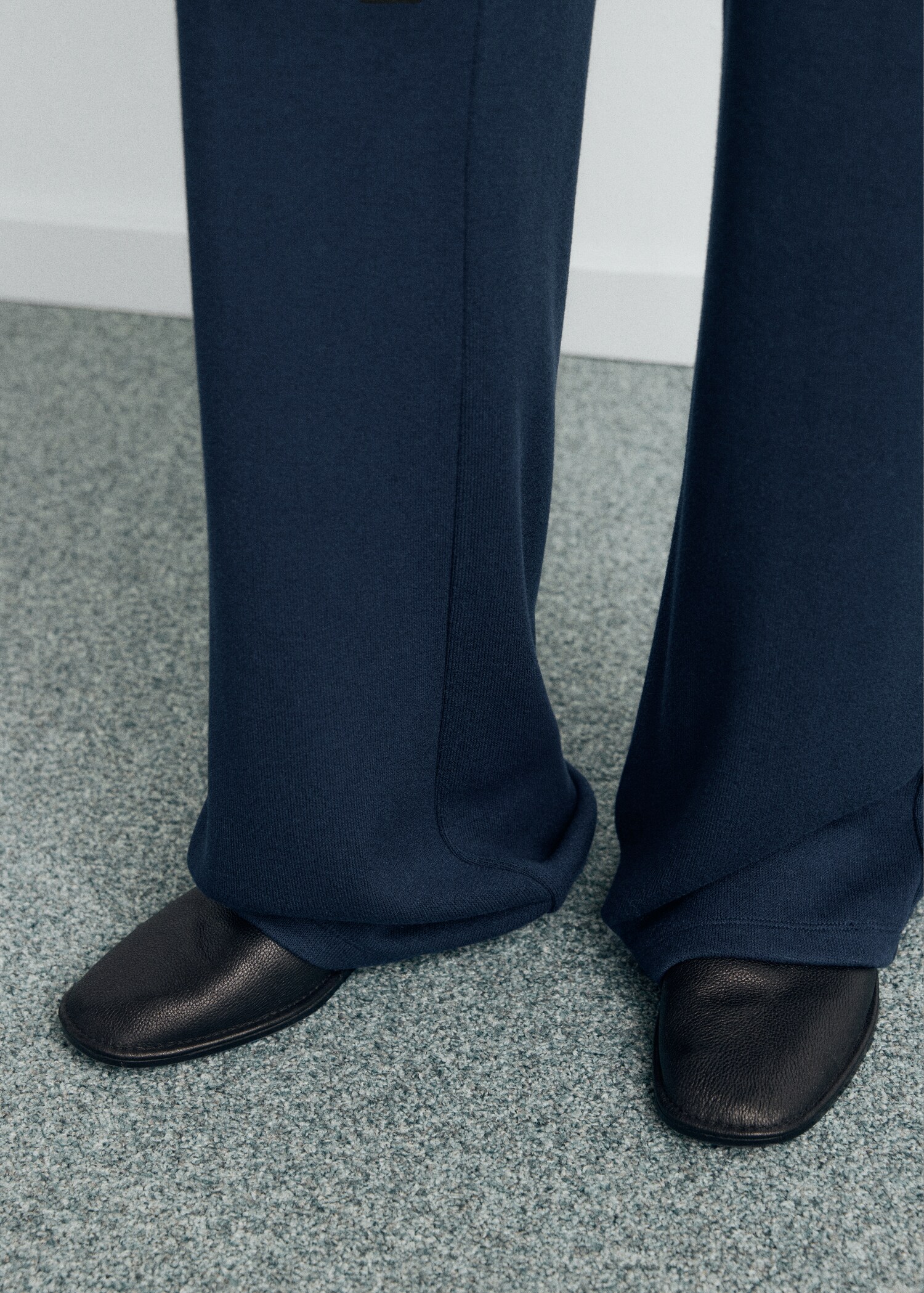 Straight-fit trousers with elastic waist - Details of the article 6