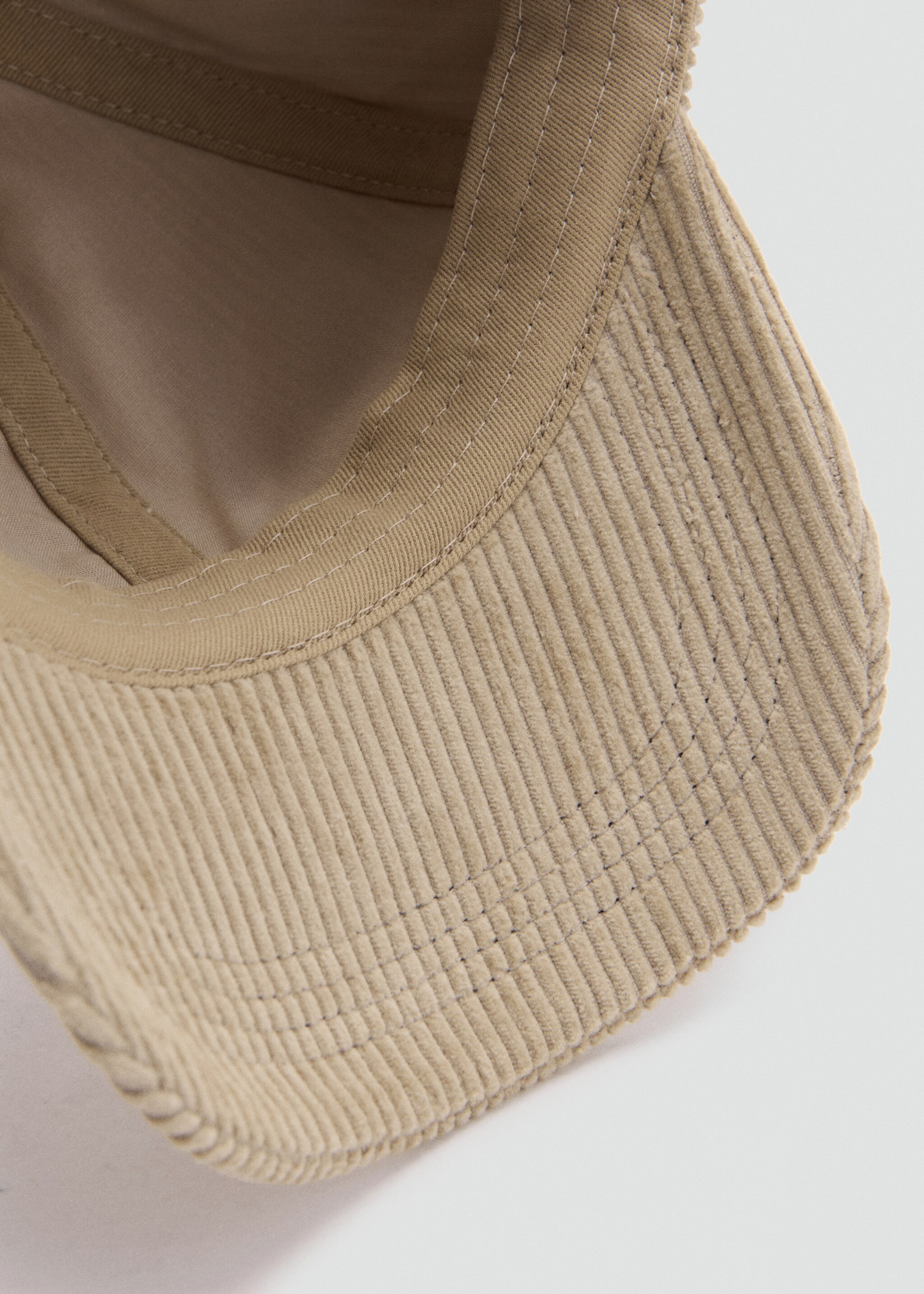 Corduroy cap - Details of the article 2, Beige. Ref: 27061276-00.