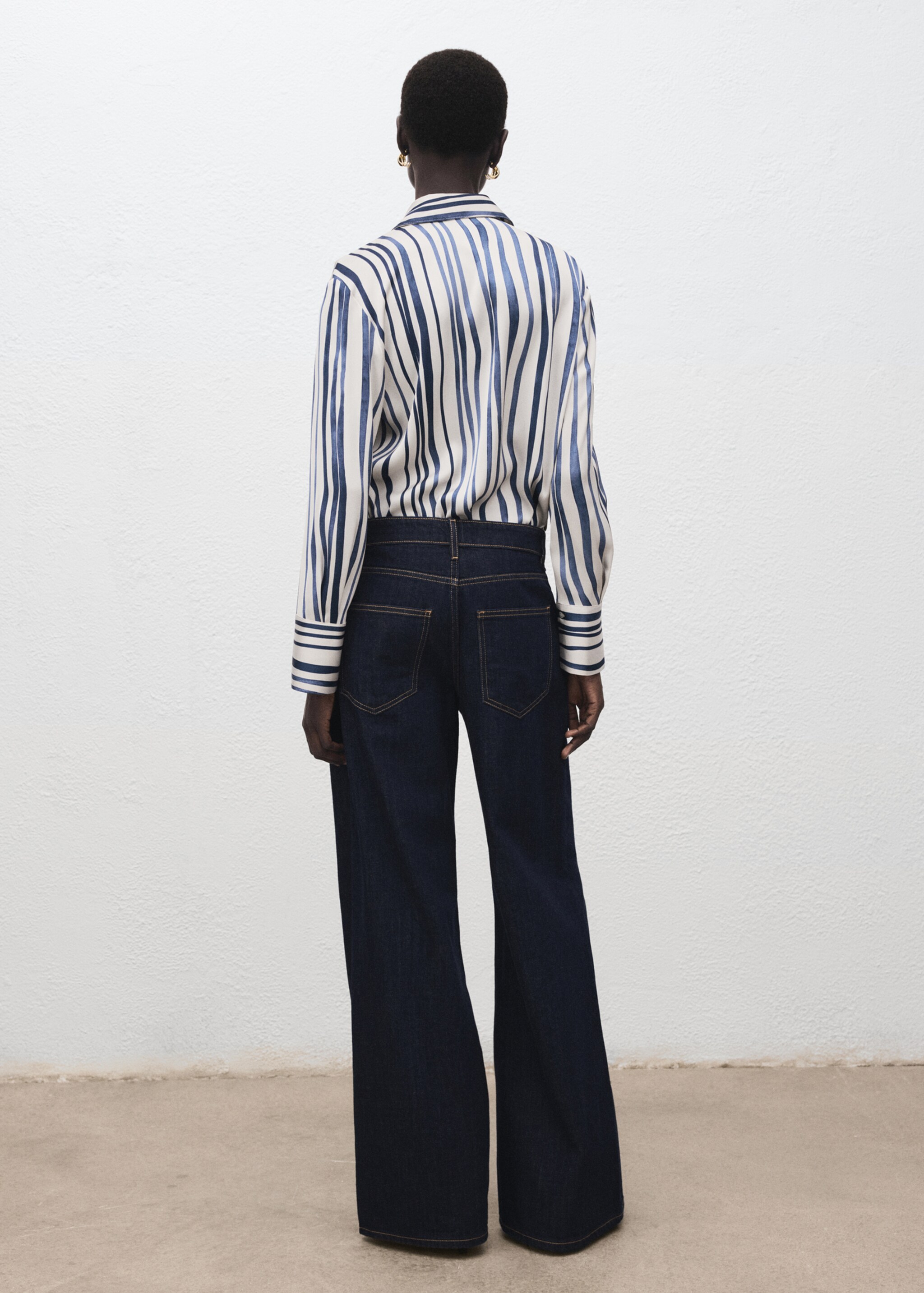 Chemise fluide imprimée - Verso de l’article, Bleu marine. Ref: 27061277-00.