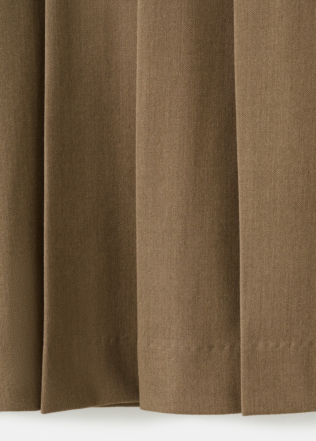 Short pleated skirt with buckles