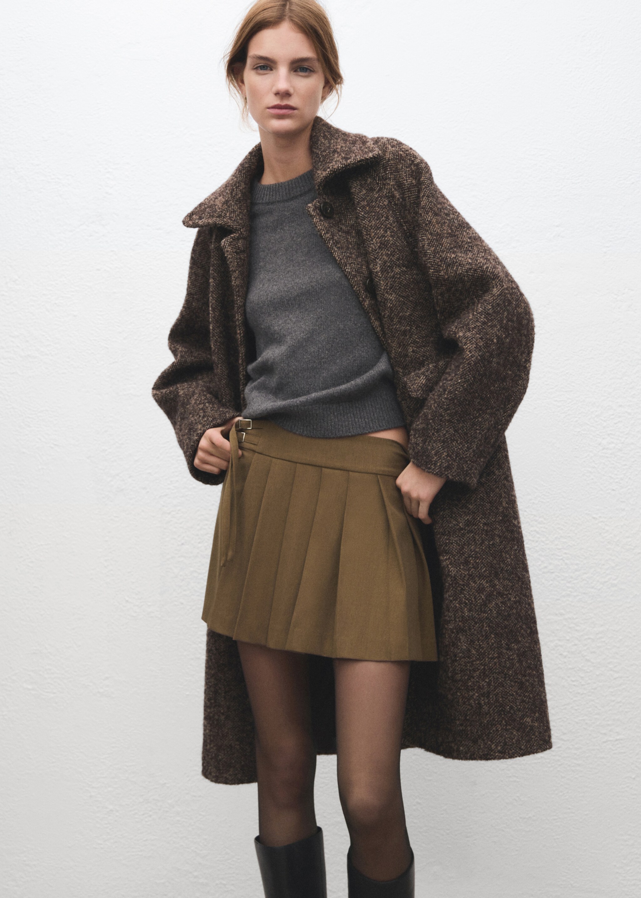 Short pleated skirt with buckles - Details of the article 1, Brown. Ref: 27061282-00.