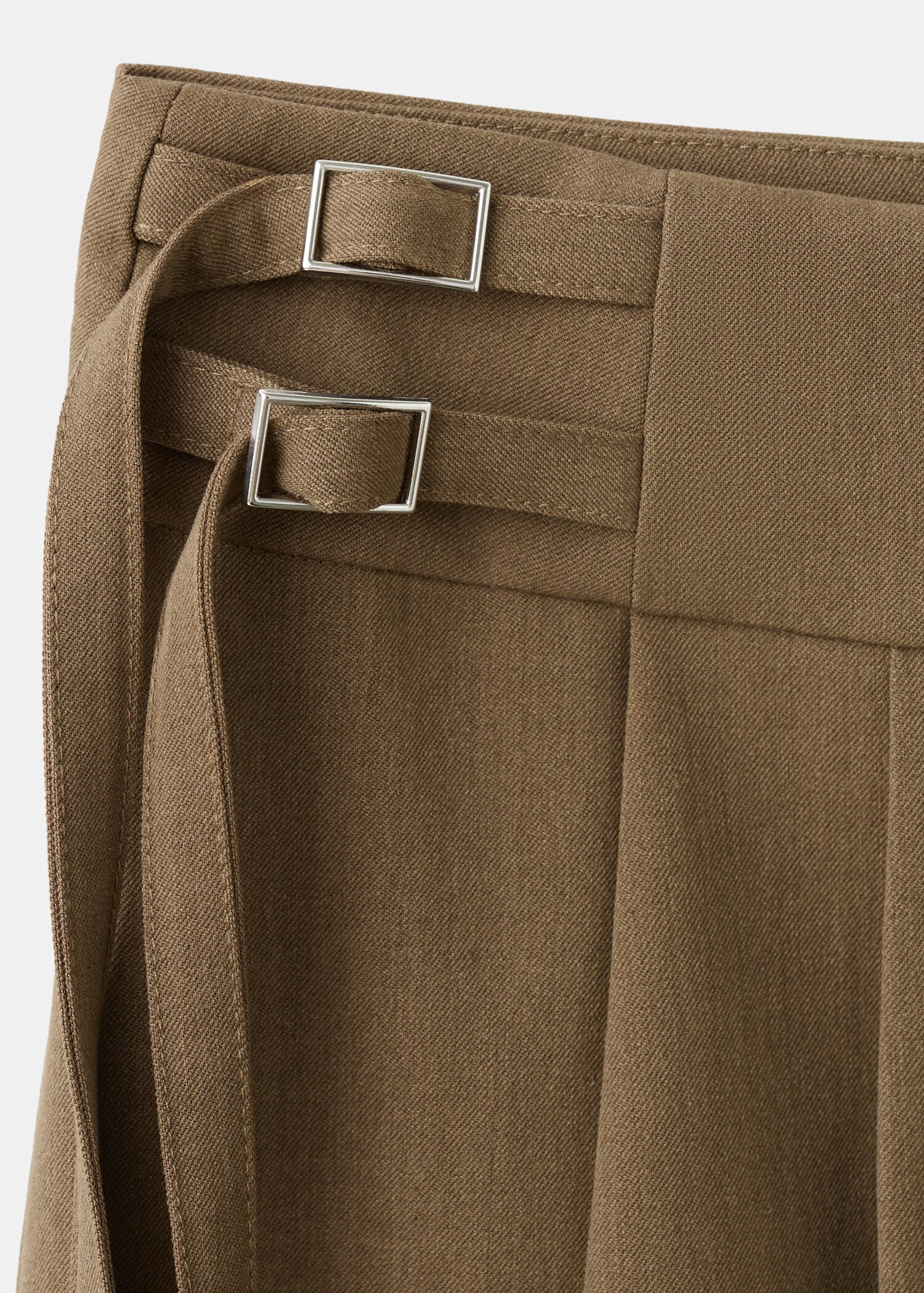 Short pleated skirt with buckles - Details of the article 8