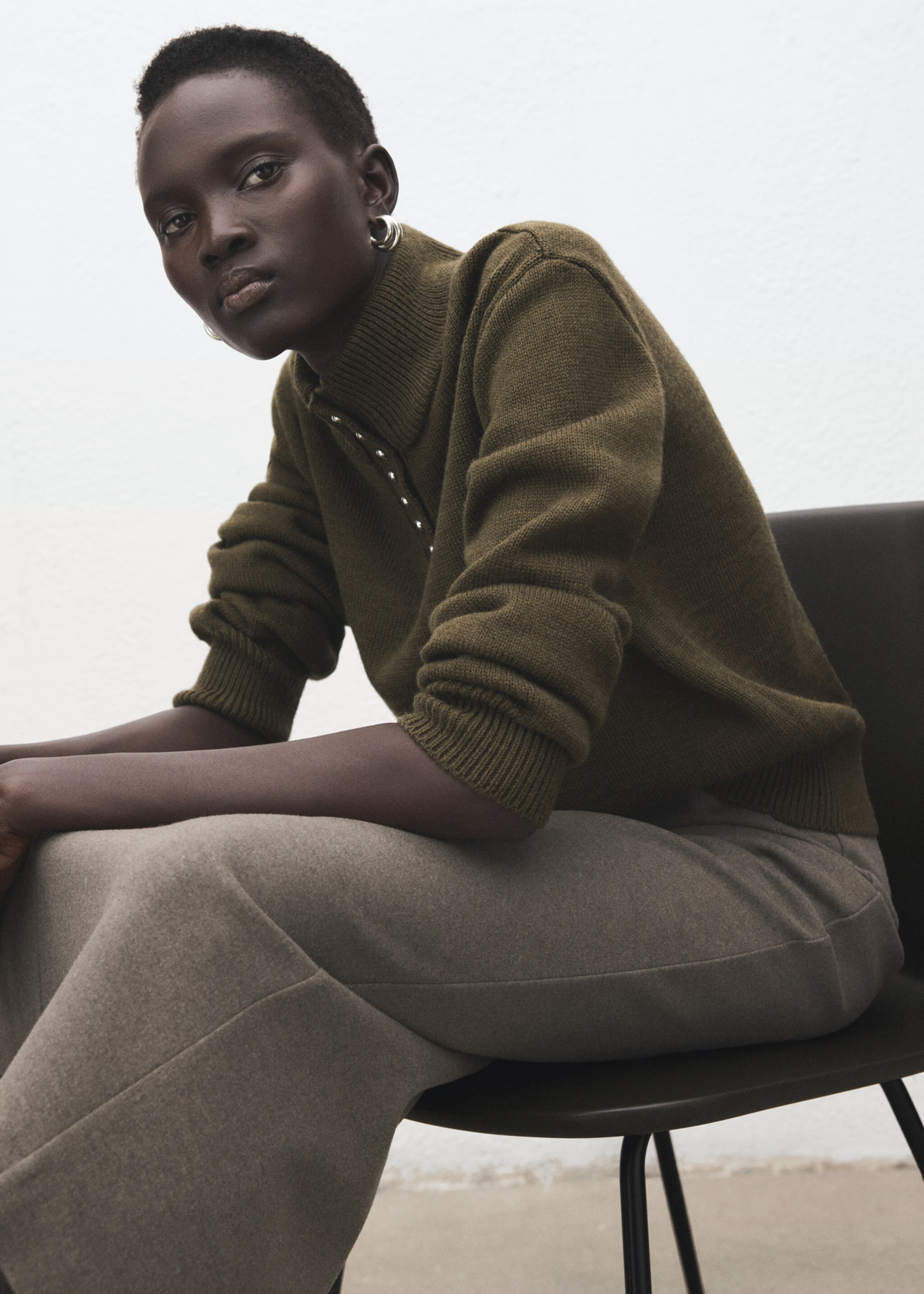 تنورة على شكل قلم بفتحة - تفاصيل المنتج 2, بني متوسط. Ref: 27061287-00.