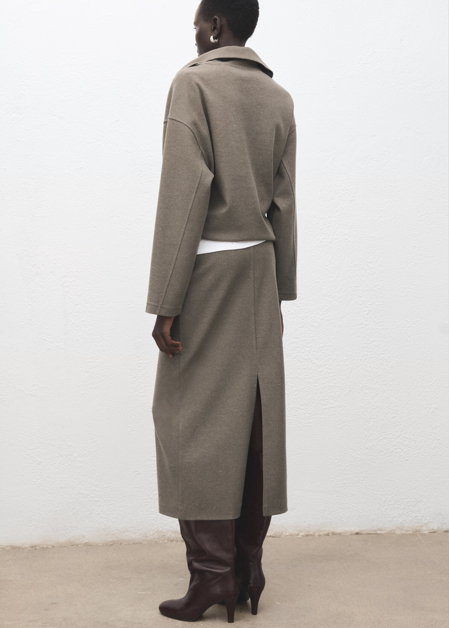 تنورة على شكل قلم بفتحة - الجهة الخلفية للمنتج