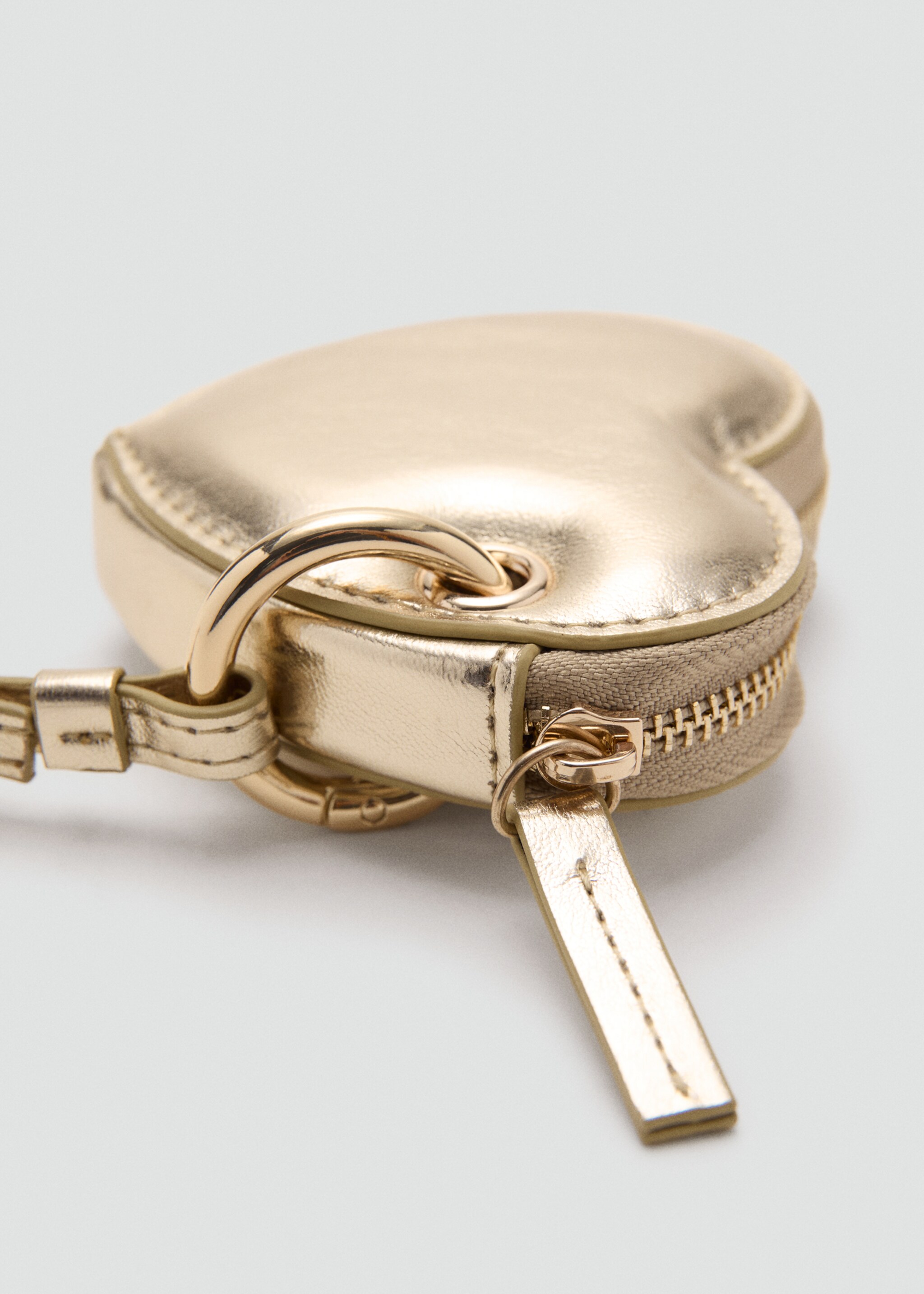 Wallet with heart keychain - Details of the article 1, Gold. Ref: 27061292-00.