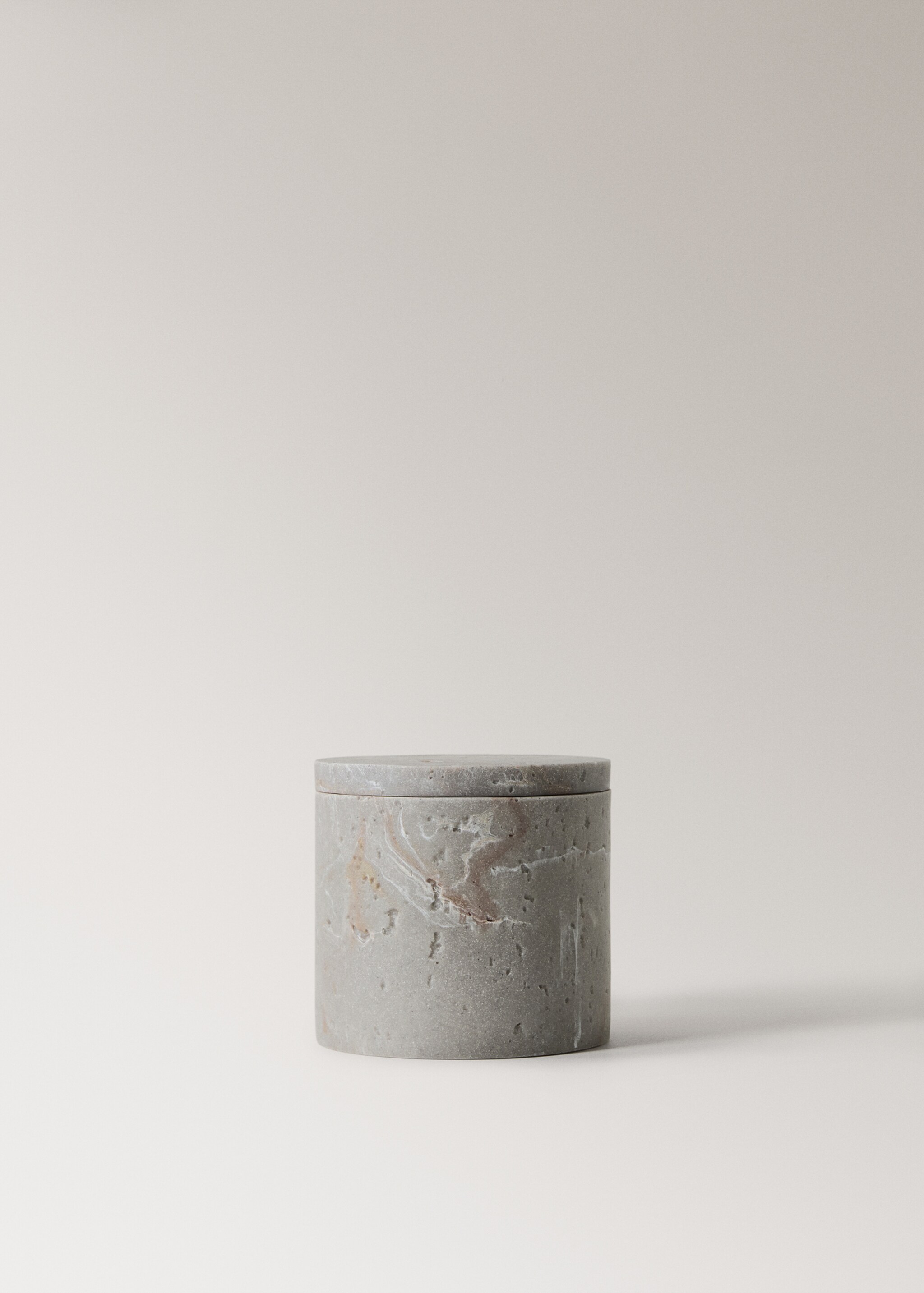 Small travertine-effect resin bathroom jar - Article without model, Light/Pastel Grey. Ref: 27061296-00.