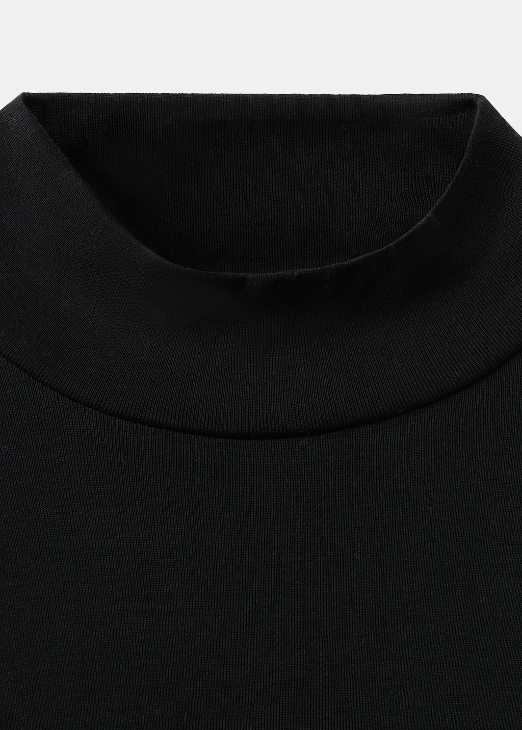 Long-sleeved t-shirt with perkins neck