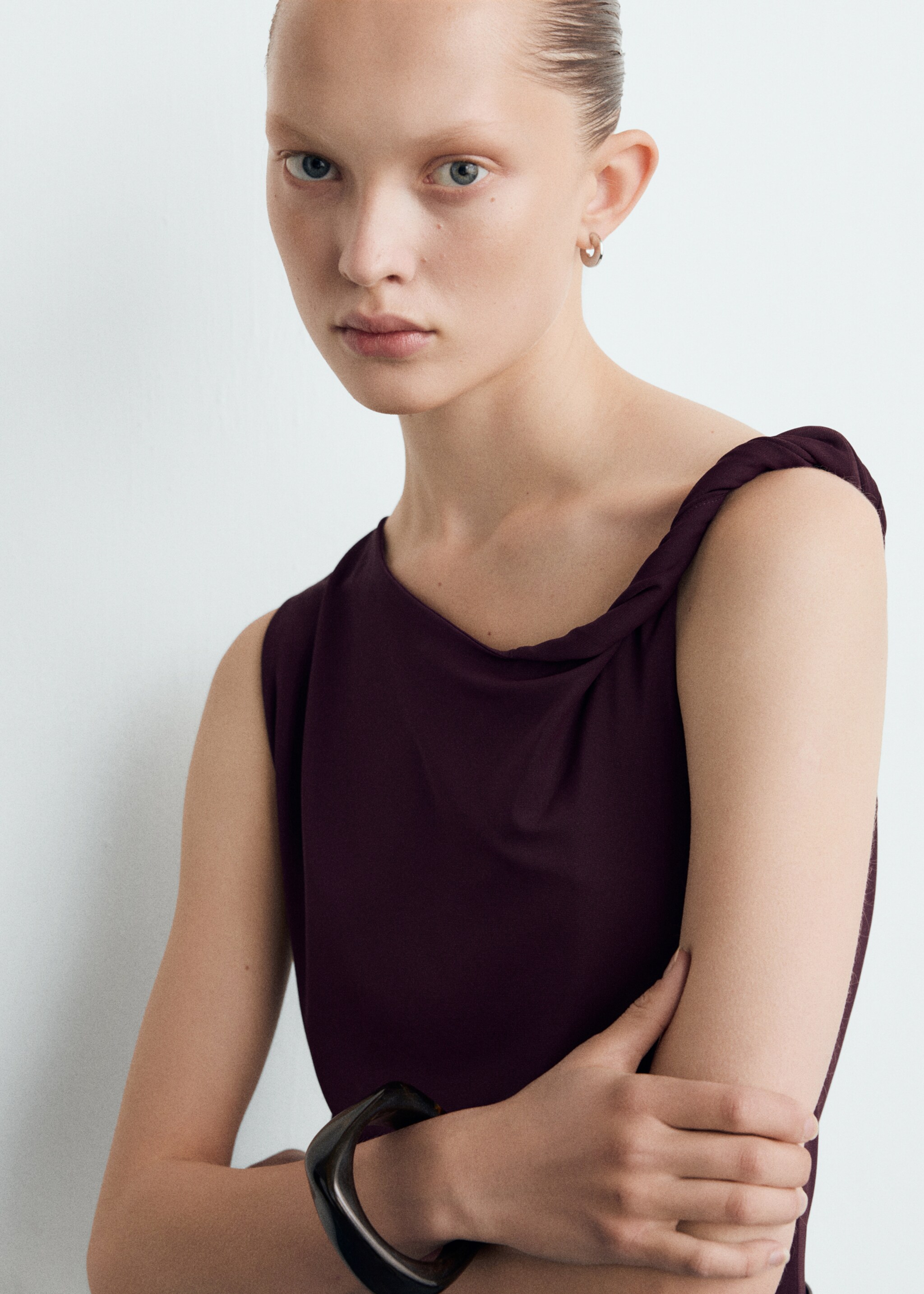 Jumpsuit with asymmetrical neckline and belt - Details of the article 1, Wine. Ref: 27061316-00.