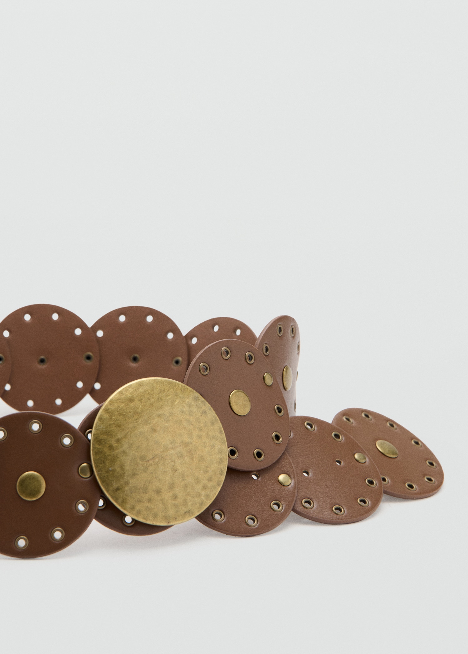 Ceinture à rivets large - Plan moyen