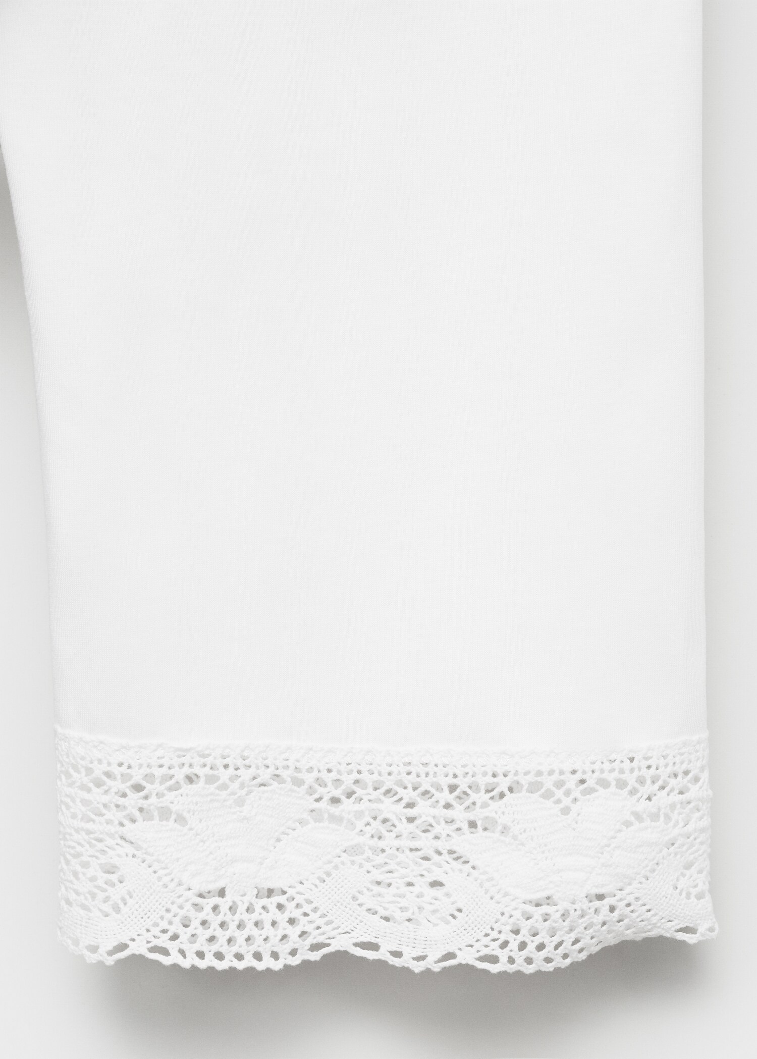 Cotton robe with lace - Details of the article 0
