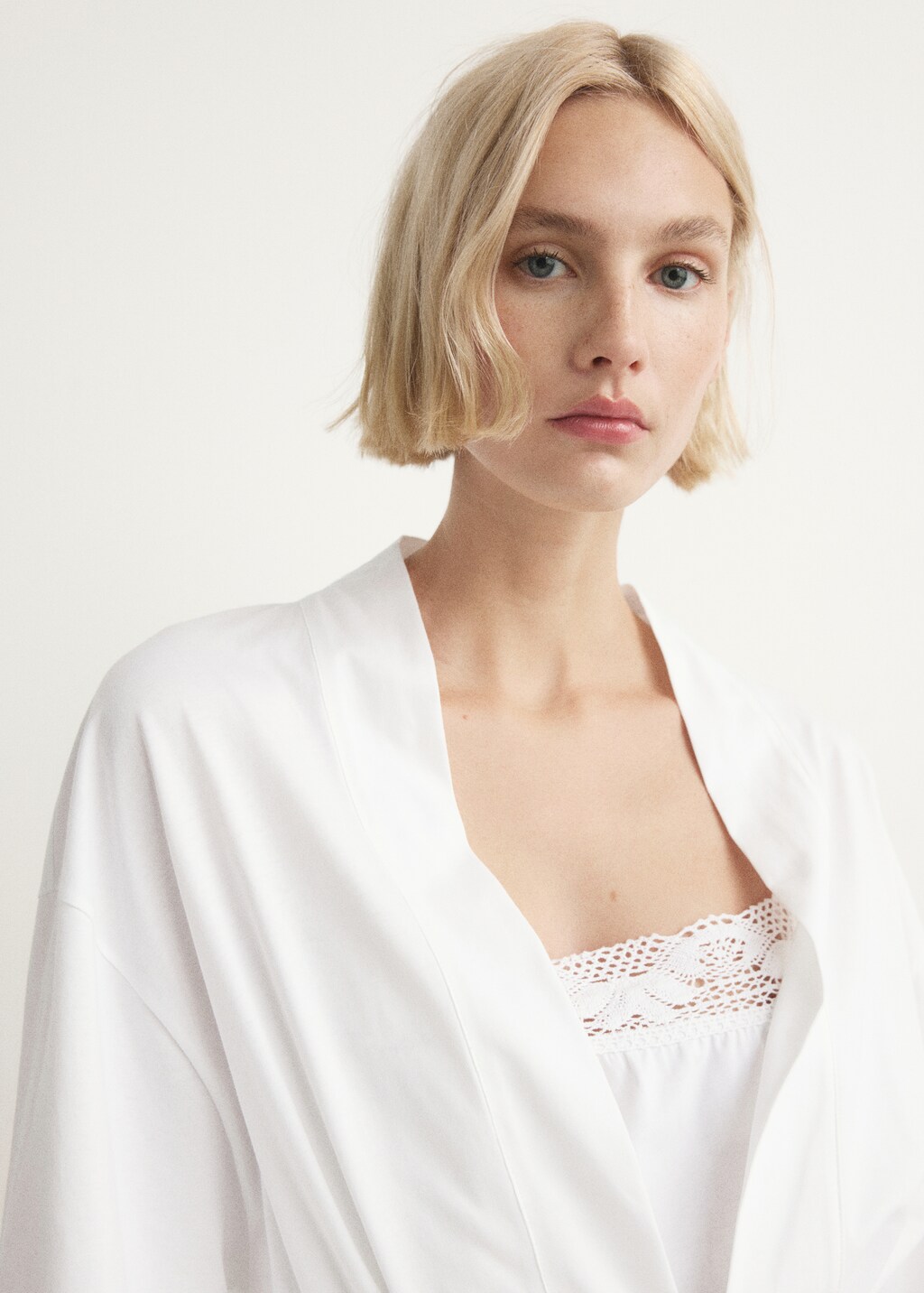 Cotton robe with lace - image 4