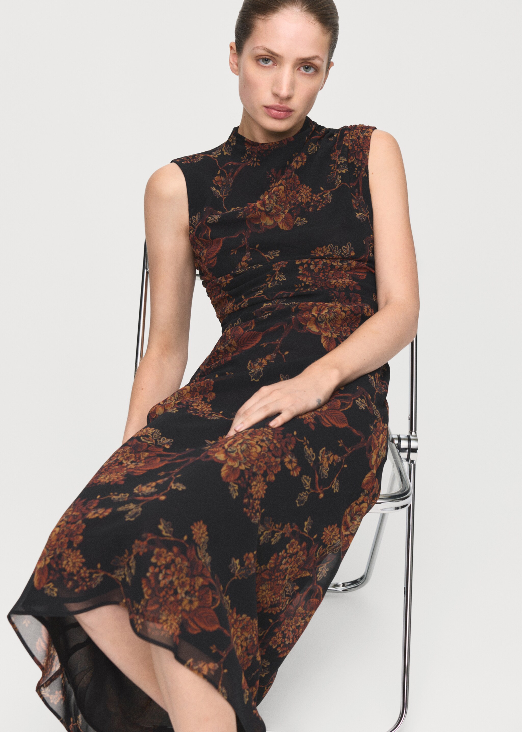Ruched floral-print dress - Details of the article 2, Black. Ref: 27061323-00.