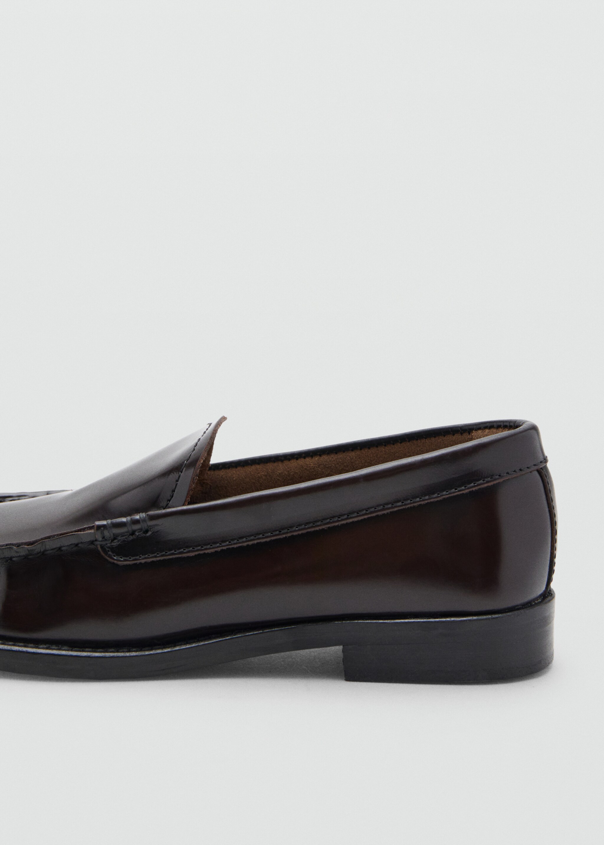 Gathered leather moccasin - Details of the article 2, Chocolate. Ref: 27061334-00.