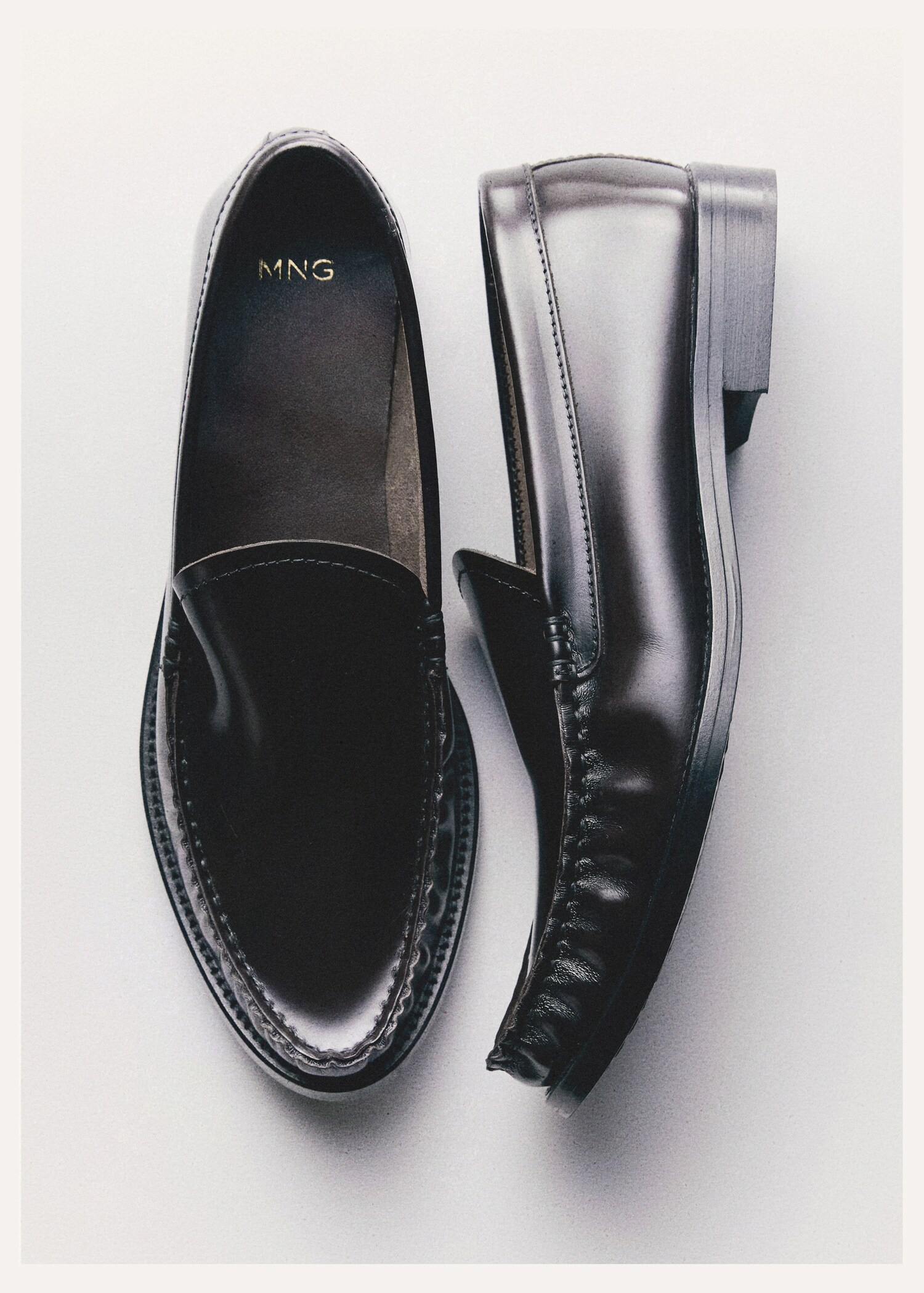 Gathered leather moccasin - Details of the article 5