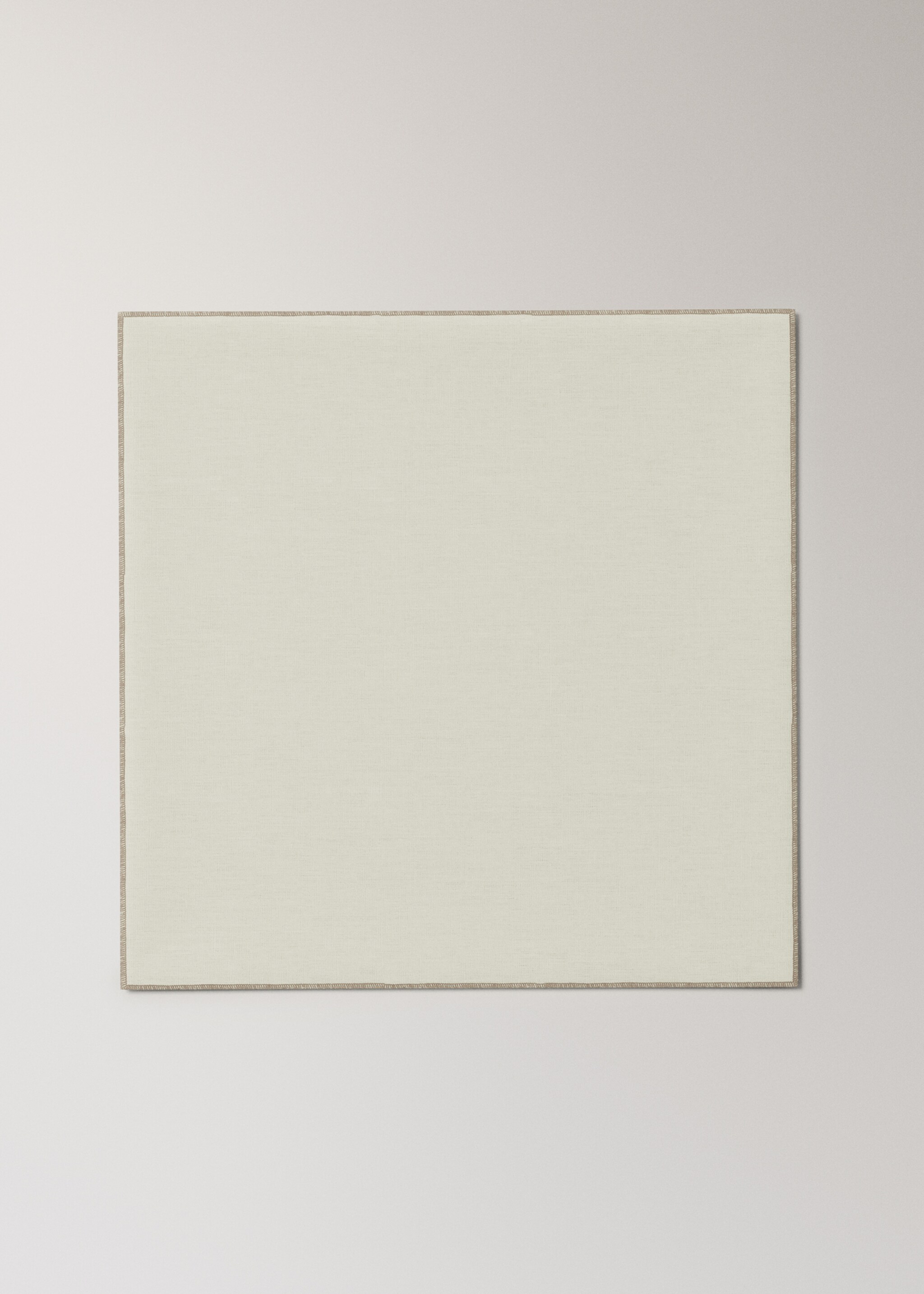 100% linen napkins with contrasting overlock stitching - Details of the article 2, Off White. Ref: 27061336-00.