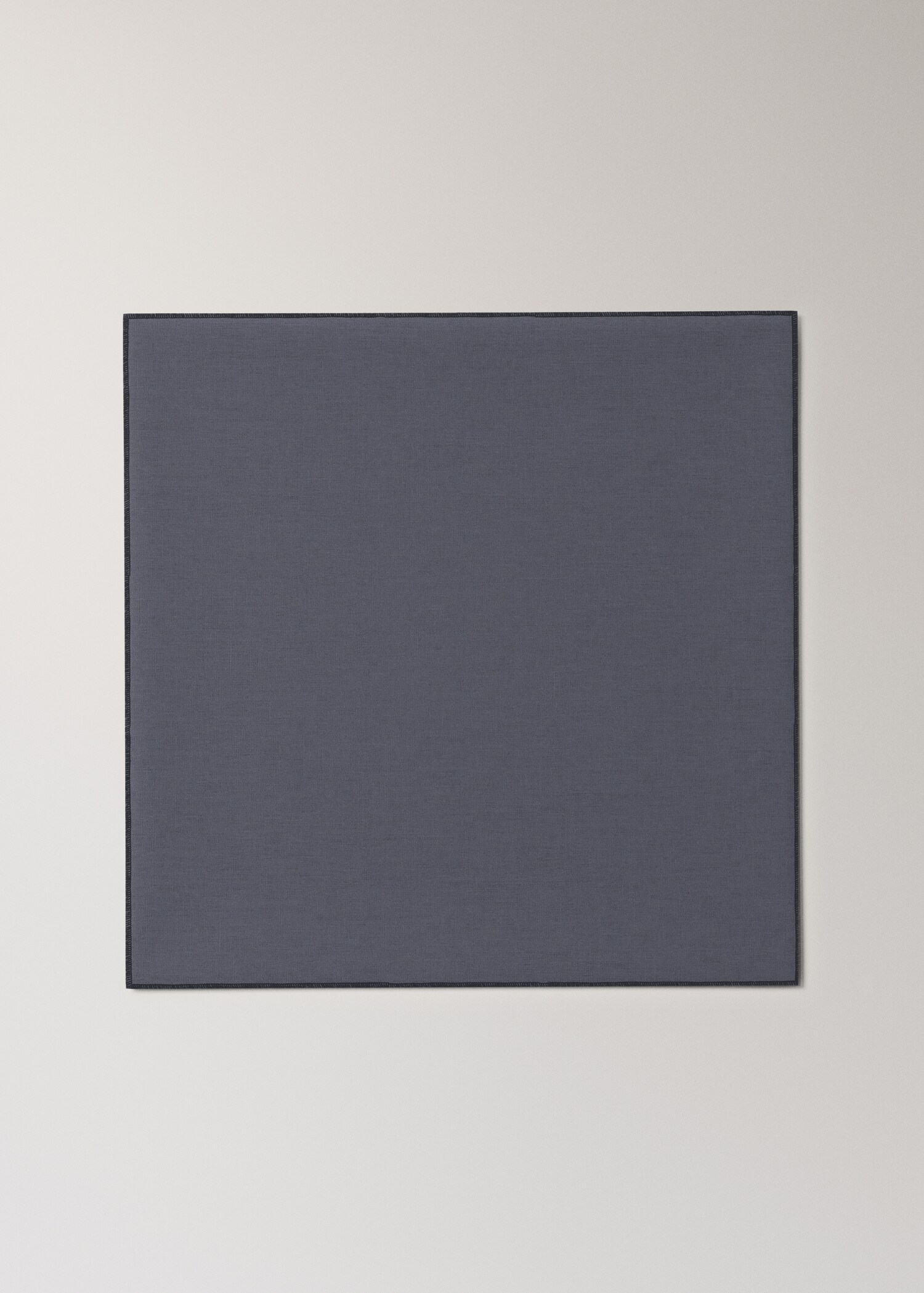 100% linen napkins with contrasting overlock stitching - Details of the article 2