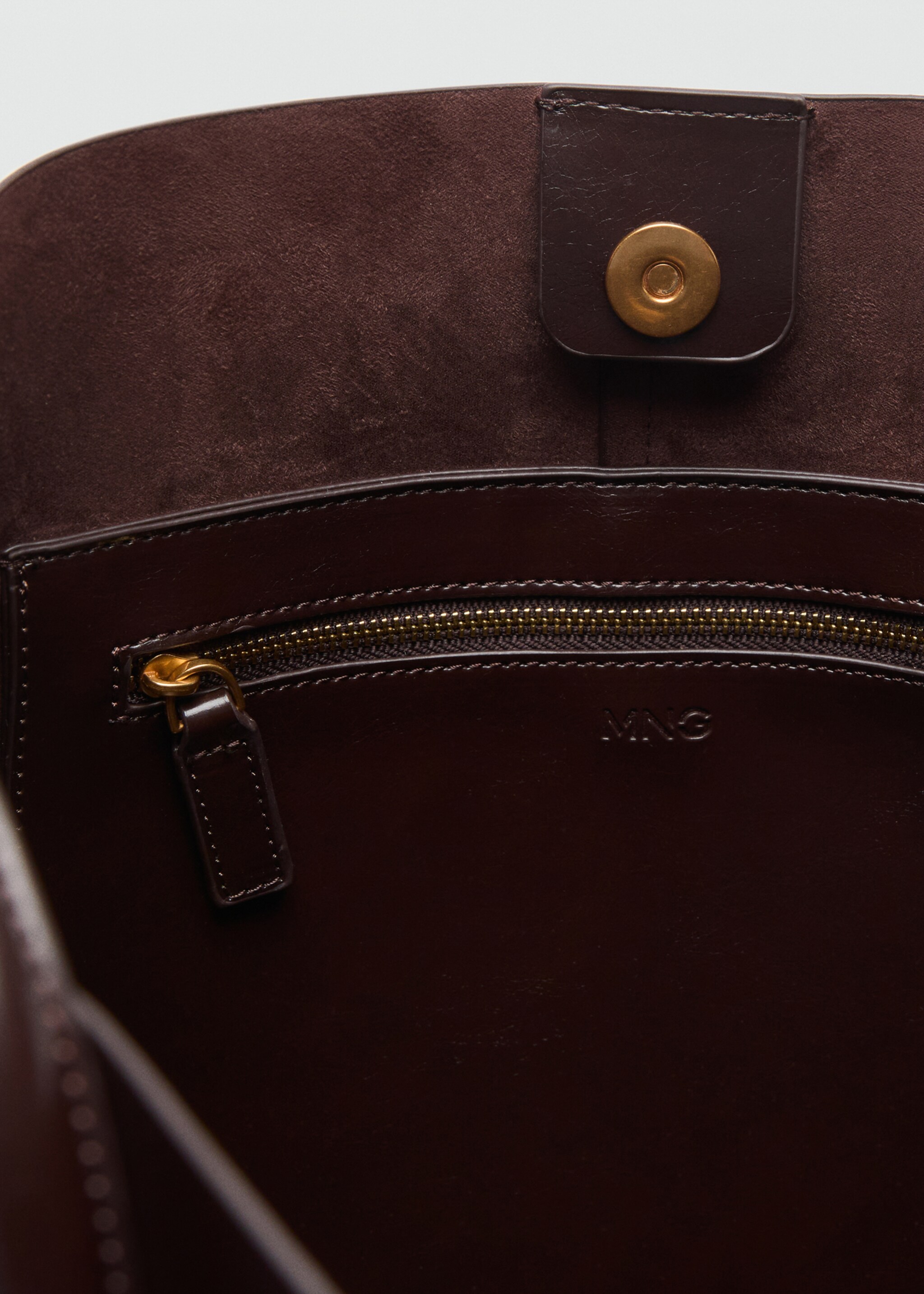 Sac porté épaule finition brillante - Détail de l'article 2, Chocolat. Ref: 27061347-00.