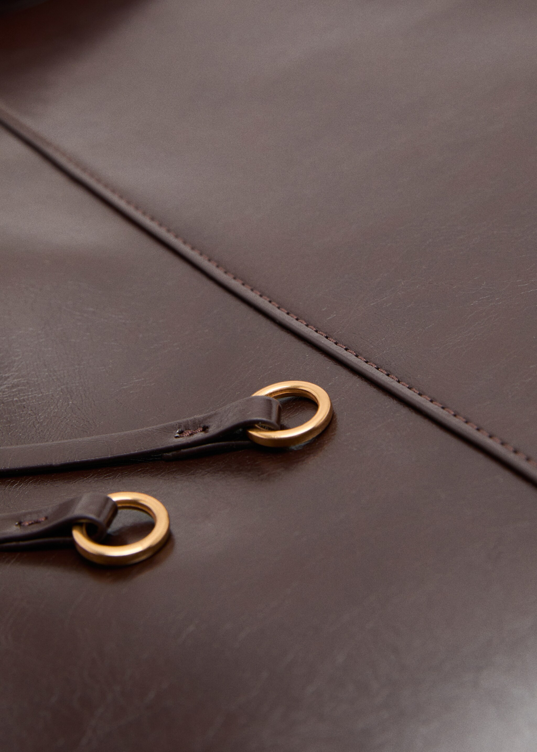 Sac porté épaule finition brillante - Détail de l'article 3, Chocolat. Ref: 27061347-00.