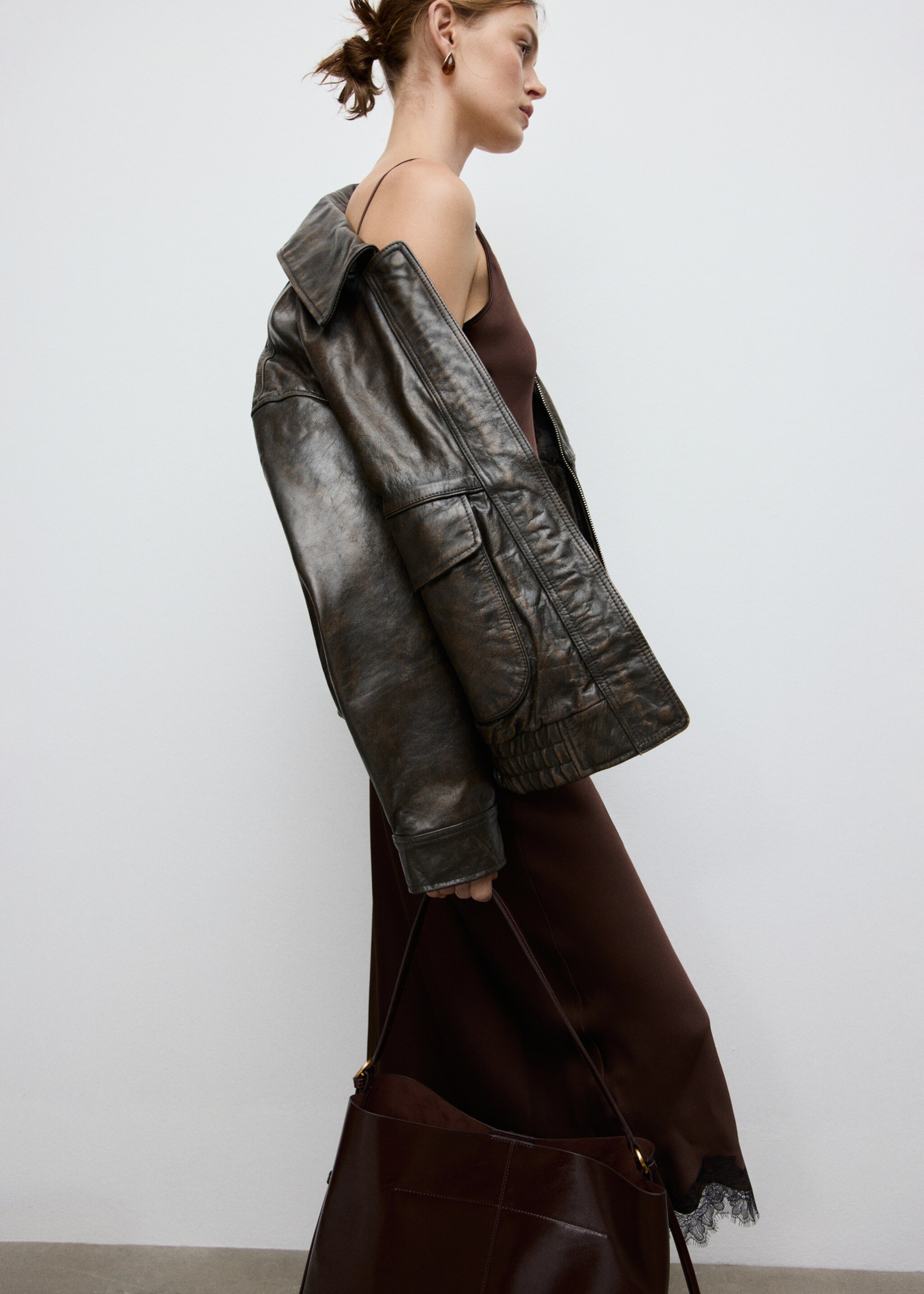 Sac porté épaule finition brillante - Détail de l'article 9, Chocolat. Ref: 27061347-00.