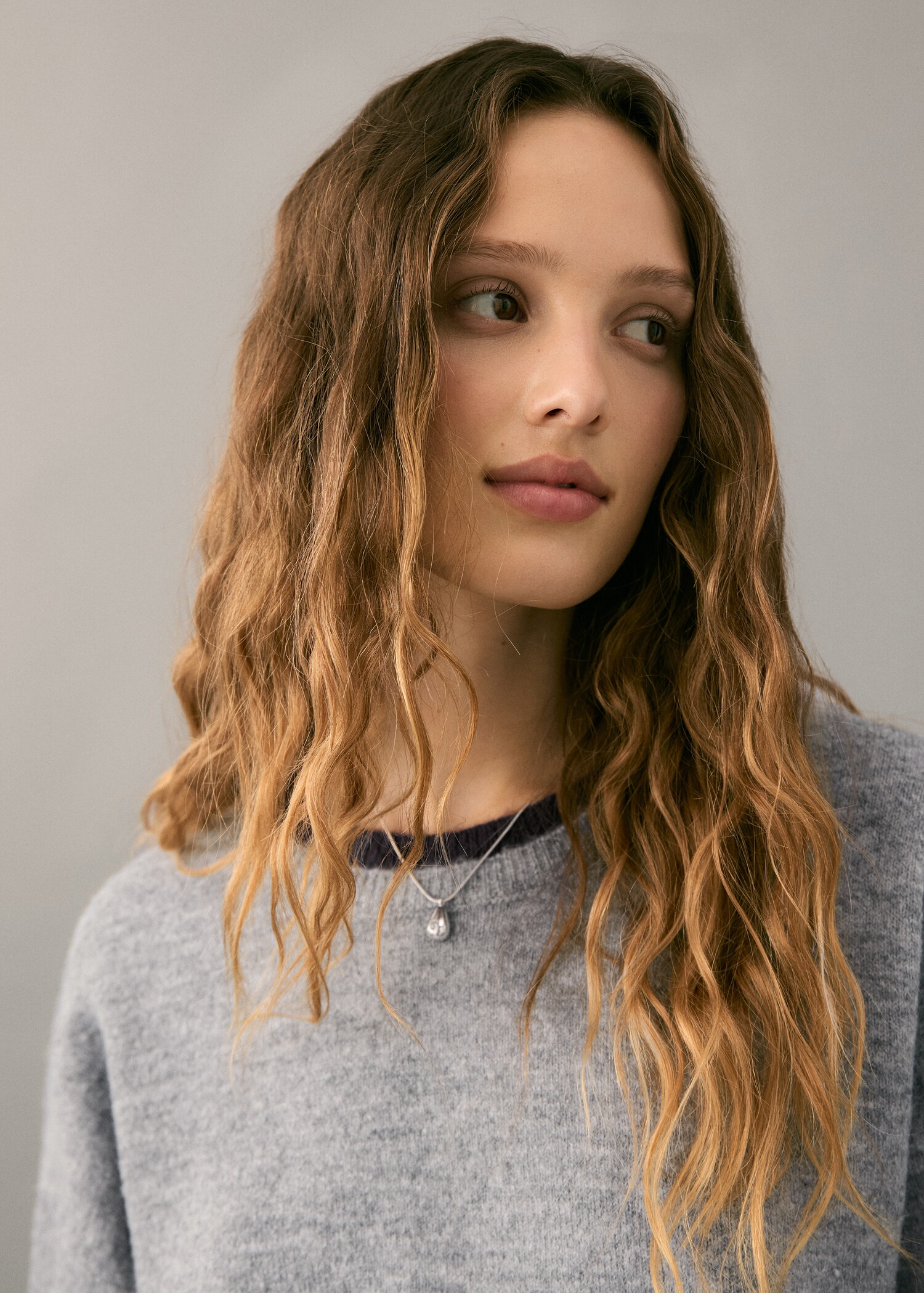 Bicolour knit sweater - Details of the article 1