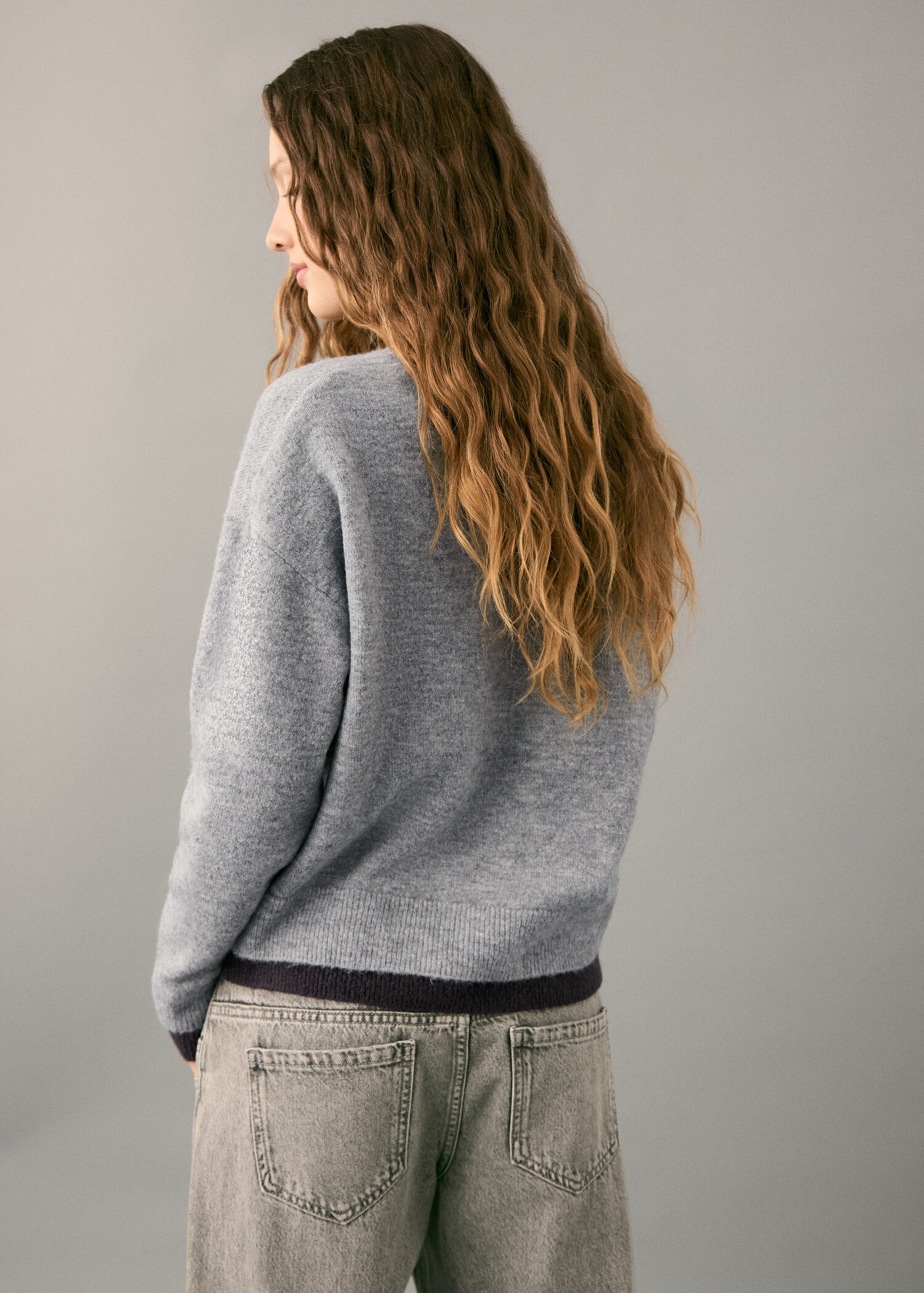 Bicolour knit sweater - Reverse of the article