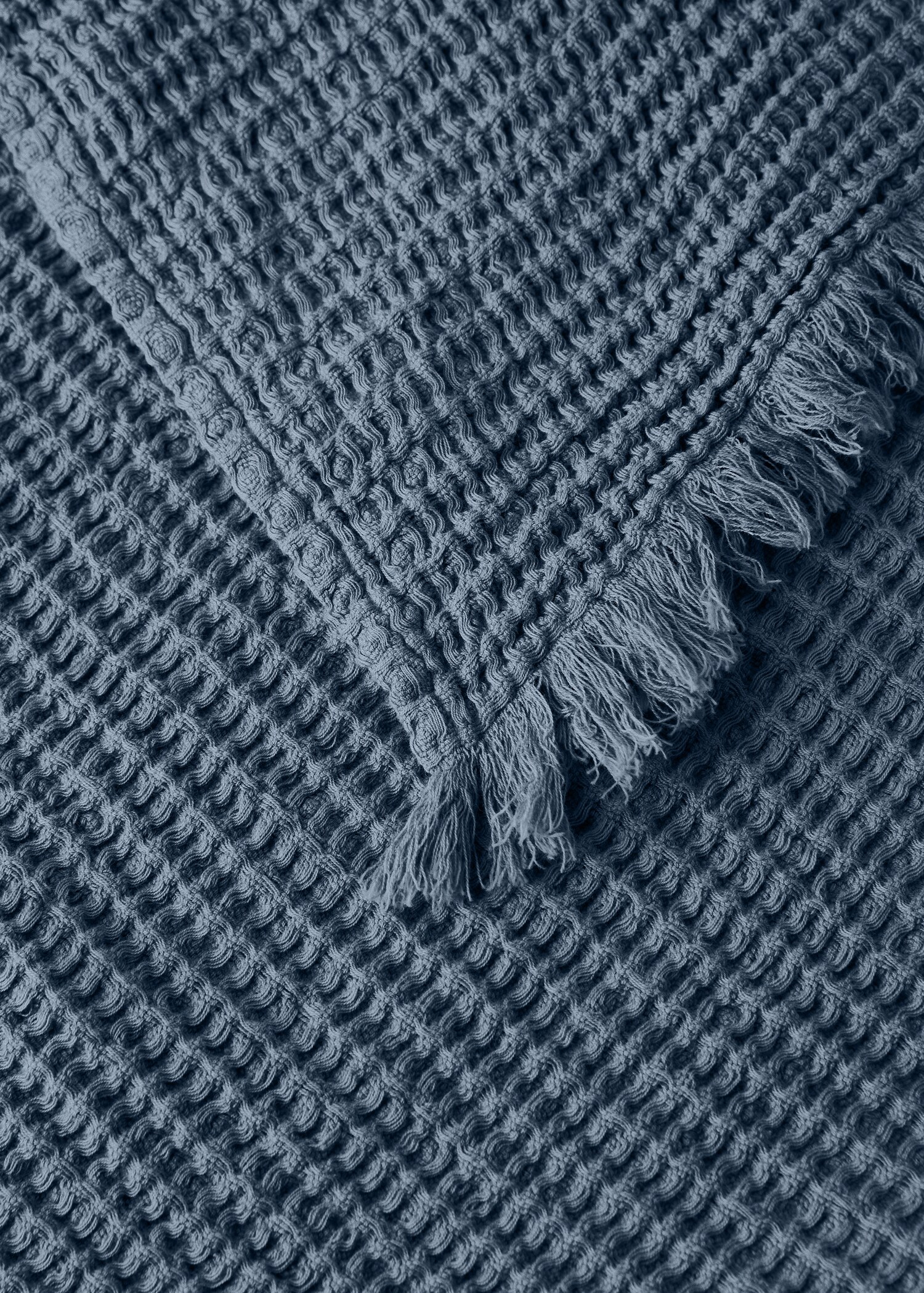 Cotton waffle blanket with fringed finish - Details of the article 1