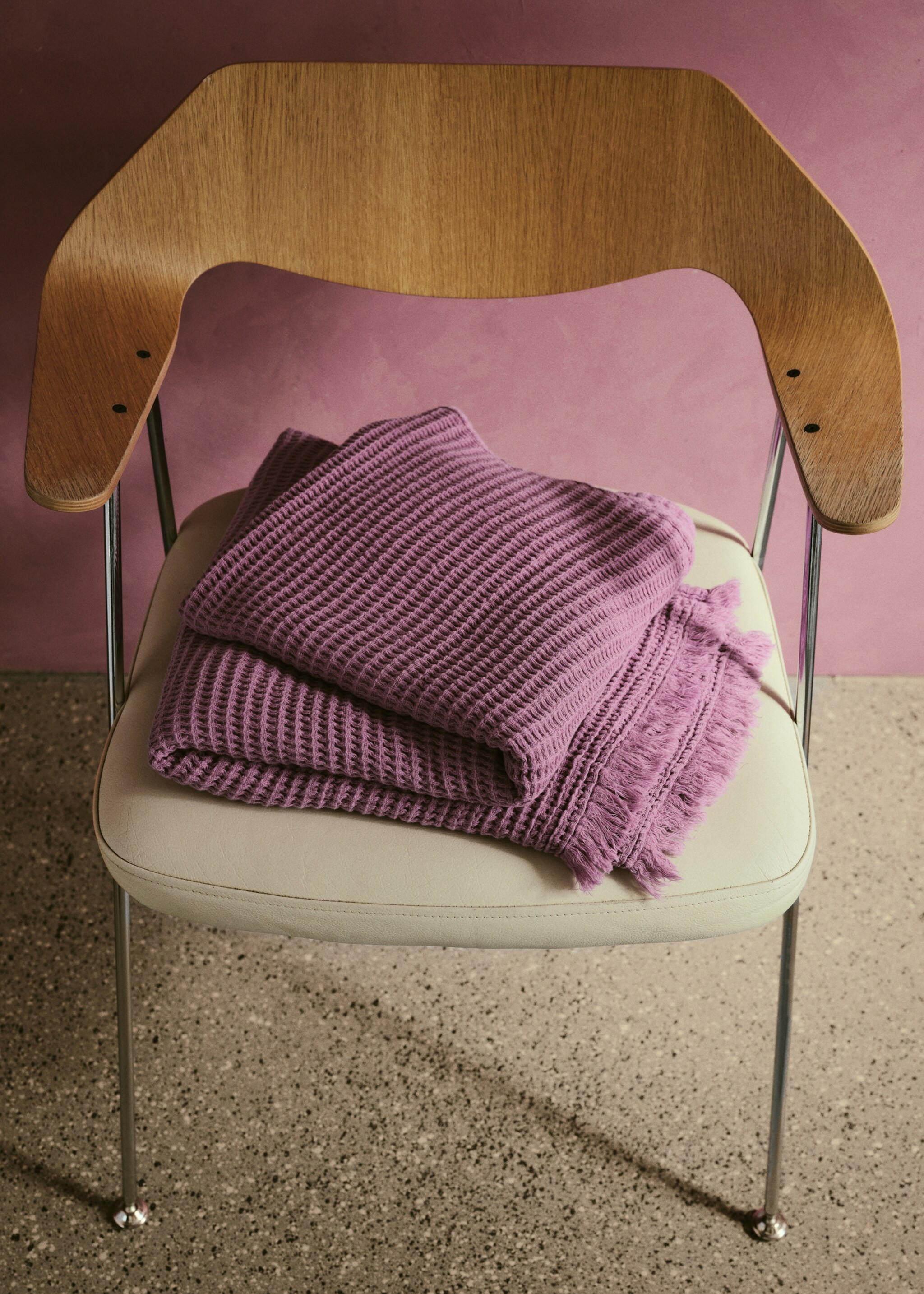 Cotton waffle blanket with fringed finish - Details of the article 6, Pink. Ref: 27061517-00.