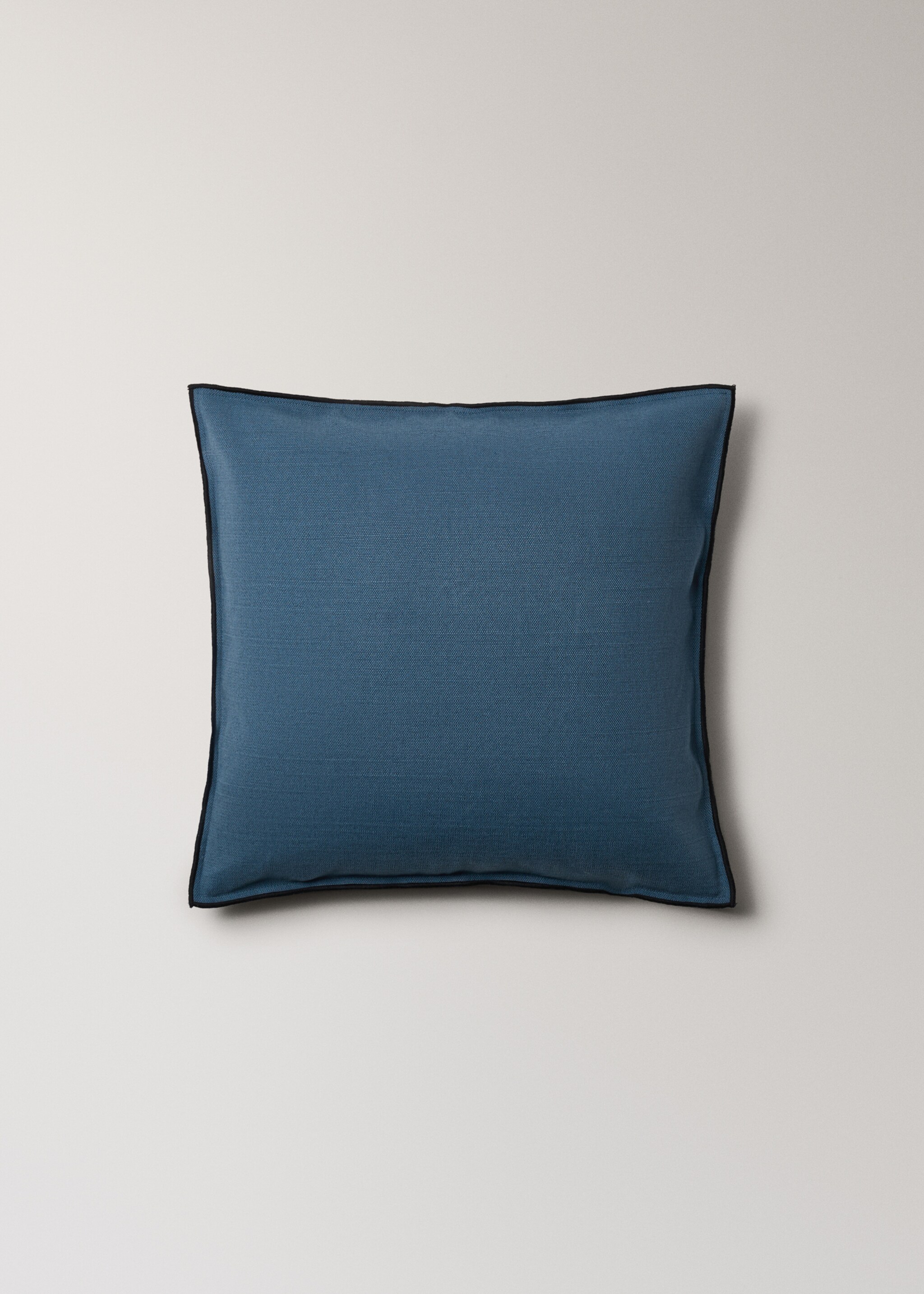 Cotton linen cushion cover with overlock tab 50x50 cm - Article without model, Indigo Blue. Ref: 27061525-00.